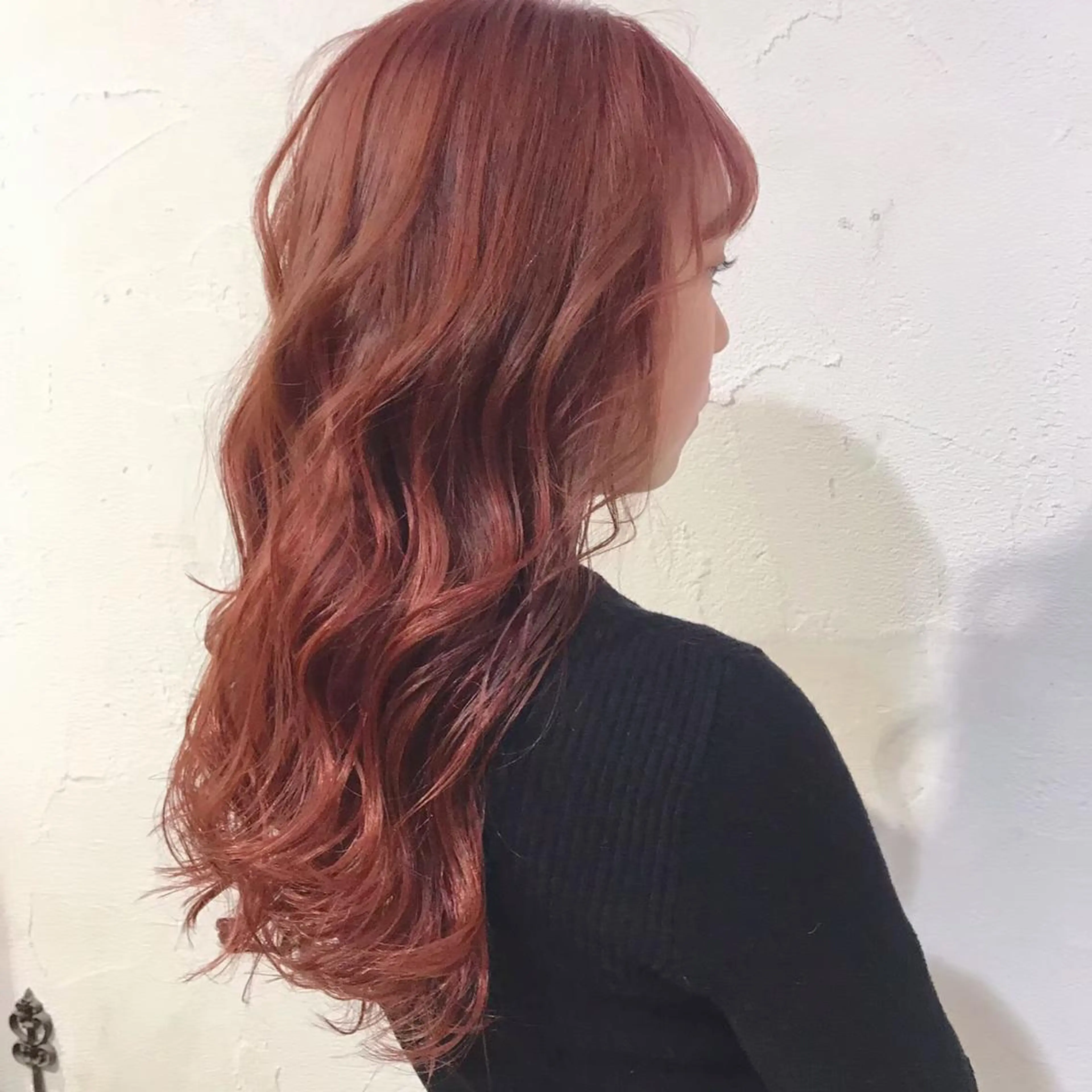 ロング カラー レッドカラー 藤井 貴美子のヘアスタイル