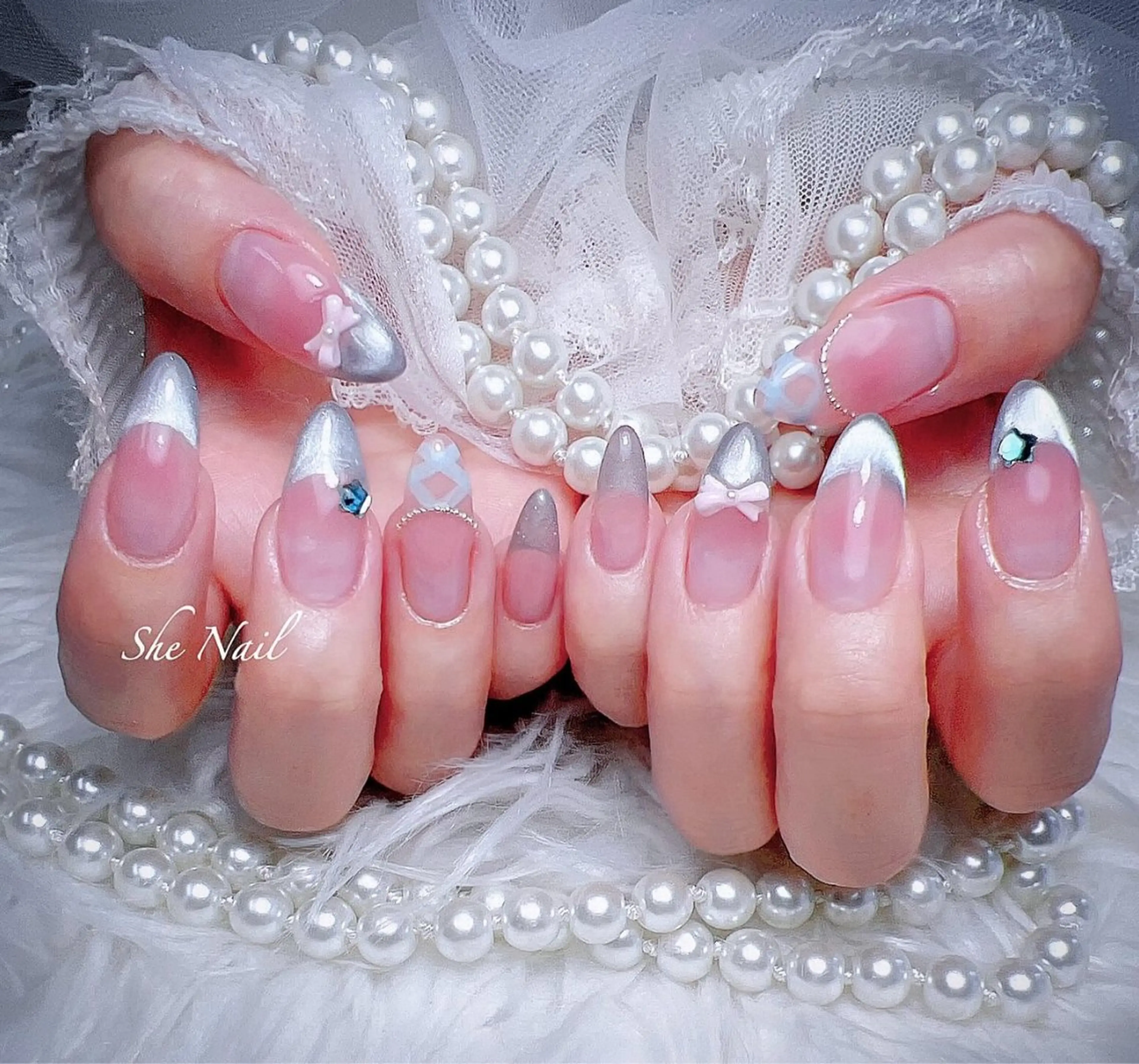 ネイル チークネイル ドット 長さ出し フットネイル フレンチネイル ハンドネイル She   Nail所属・ISA_ BELLAのネイルデザイン