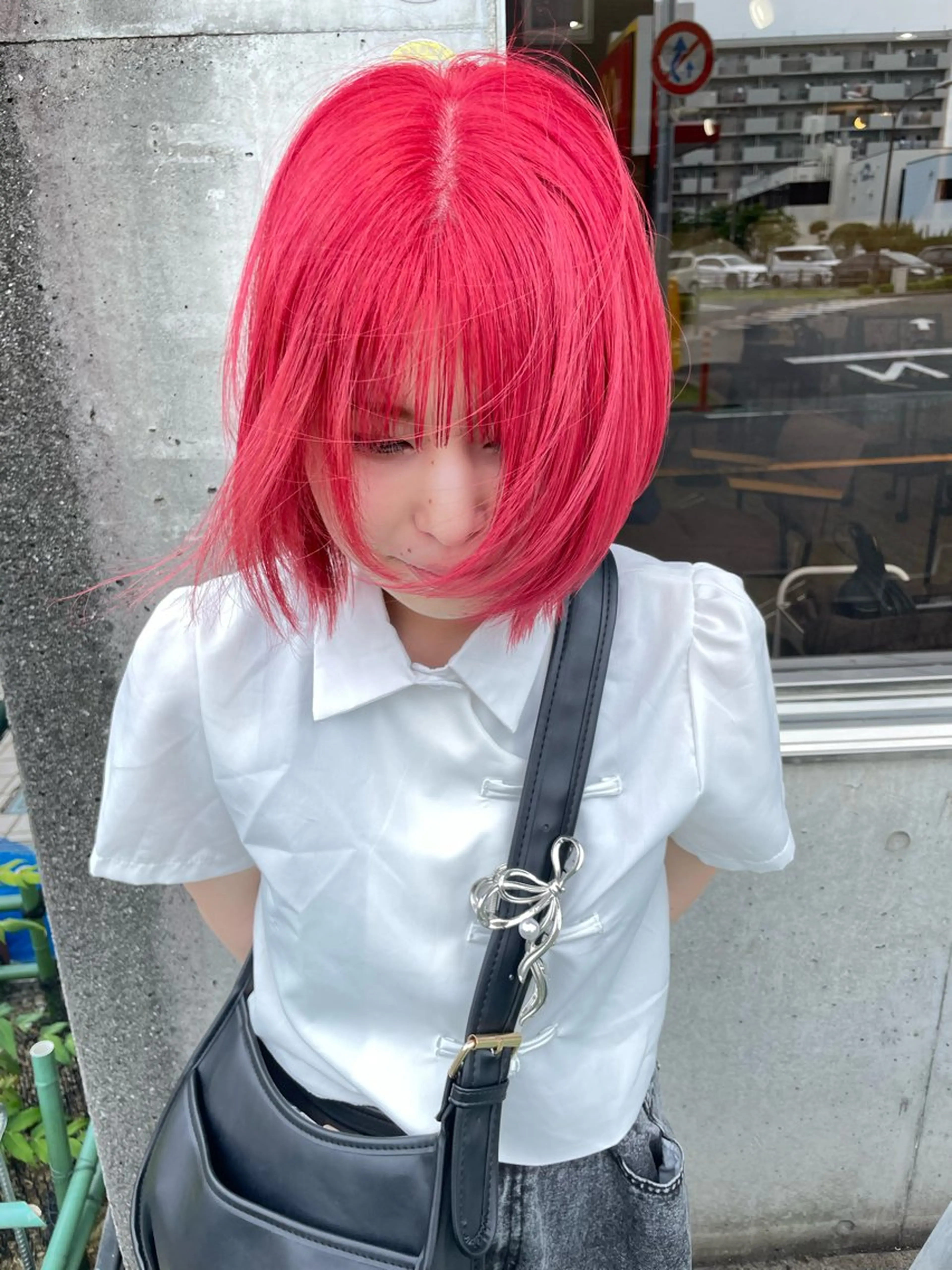 ショート カラー ブリーチ カット ヘアカラー シモダ クルミのヘアスタイル