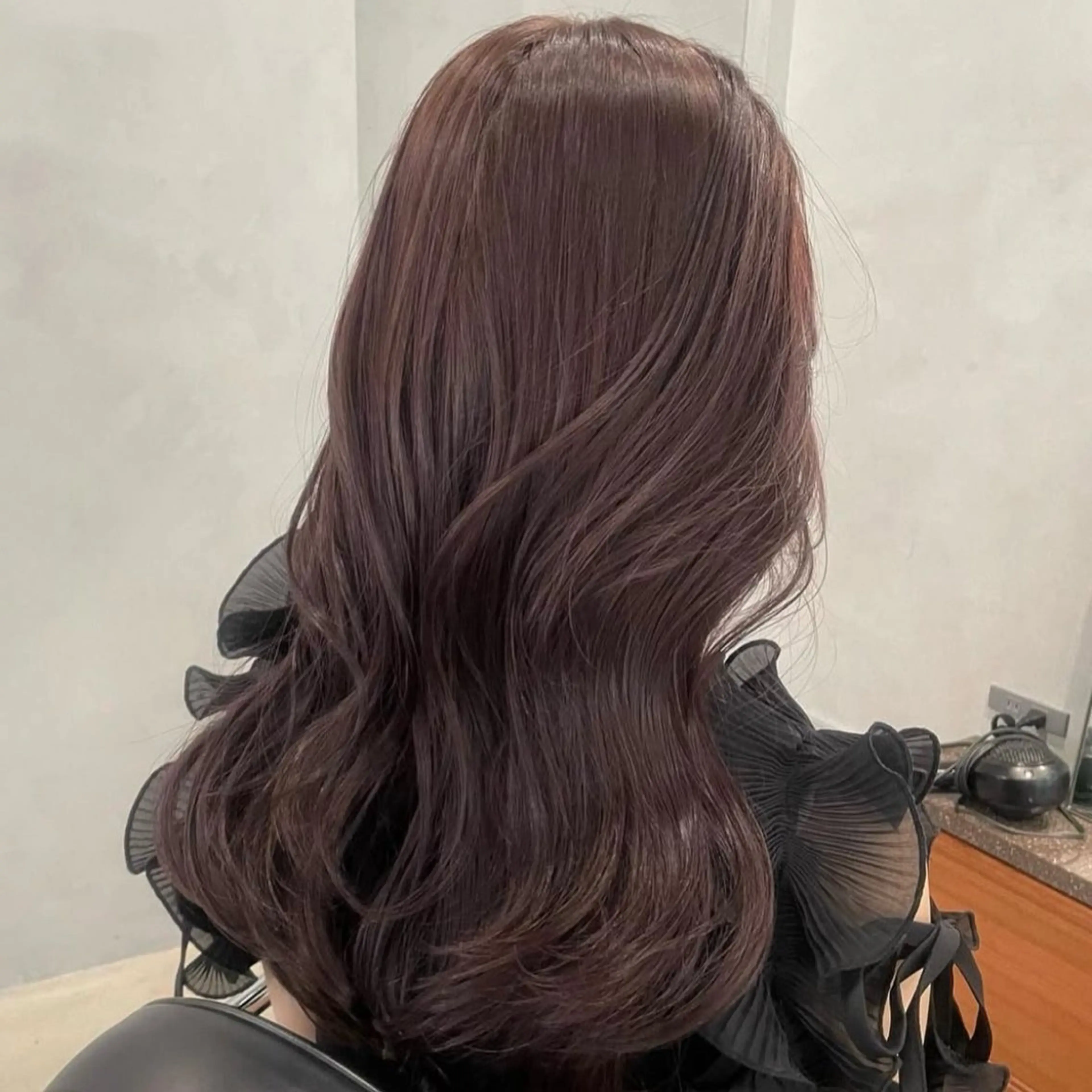 ロング カラー グレージュ ラベンダーカラー ラベンダーグレージュ ラベンダーグレー レイヤーカット モテ韓国ヘア/ レイヤー🤍RIKAのヘアスタイル