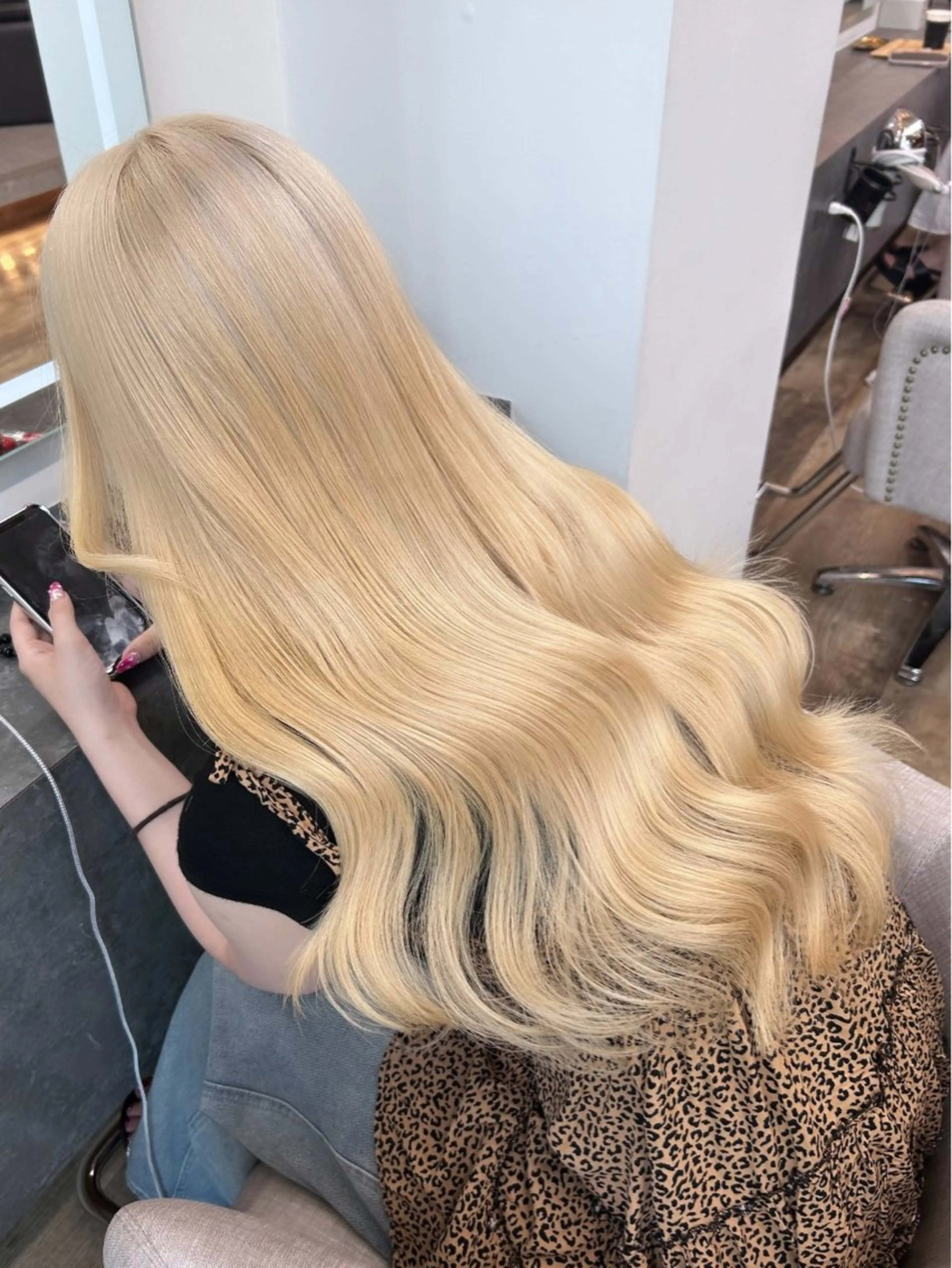 ロング カラー ヘアカラー トリートメント MARQUEE所属・Ayame / ハイトーンカラーのヘアスタイル