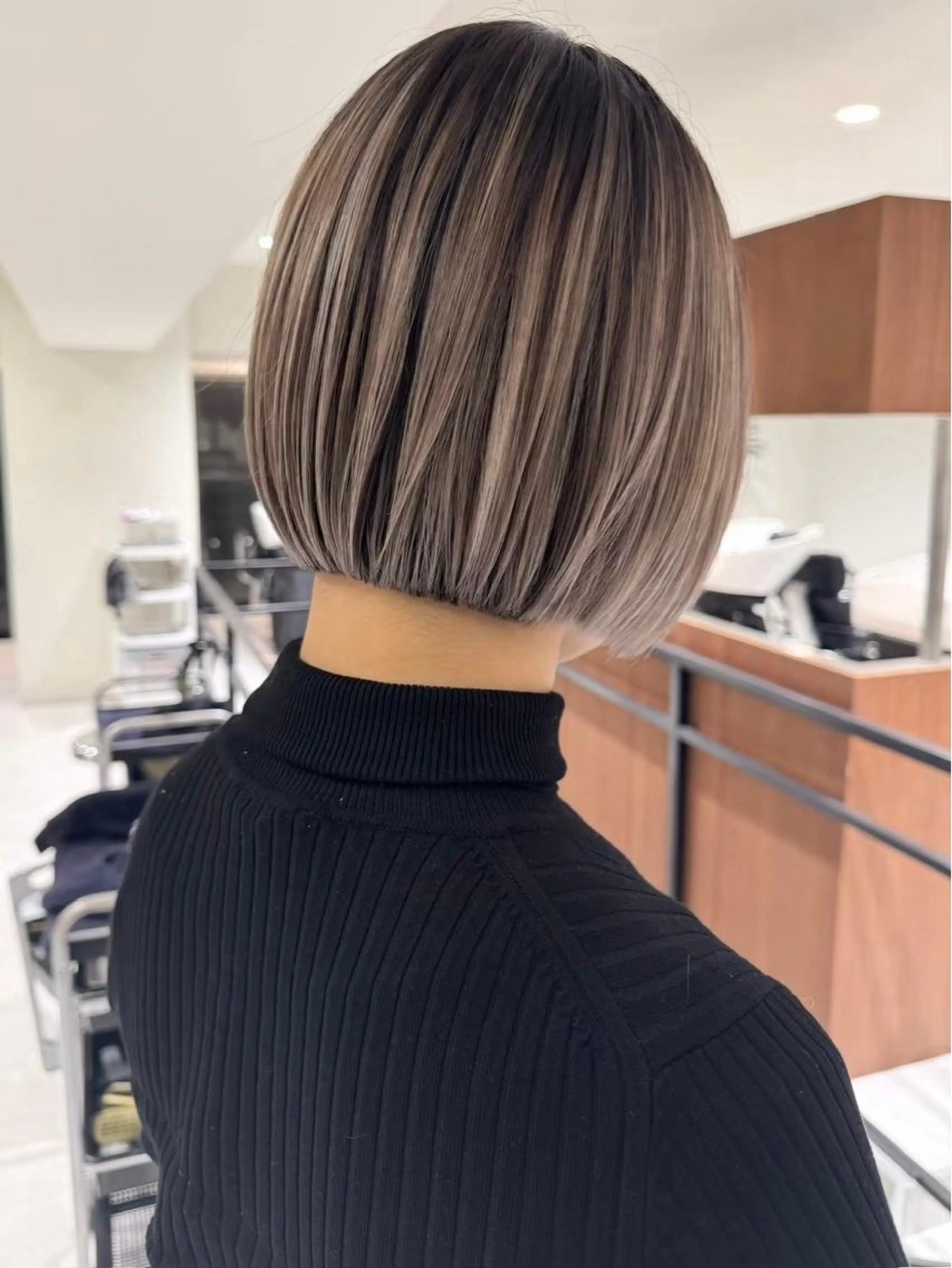 ショート カラー 艶髪ハイトーン 💎凜💎のヘアスタイル