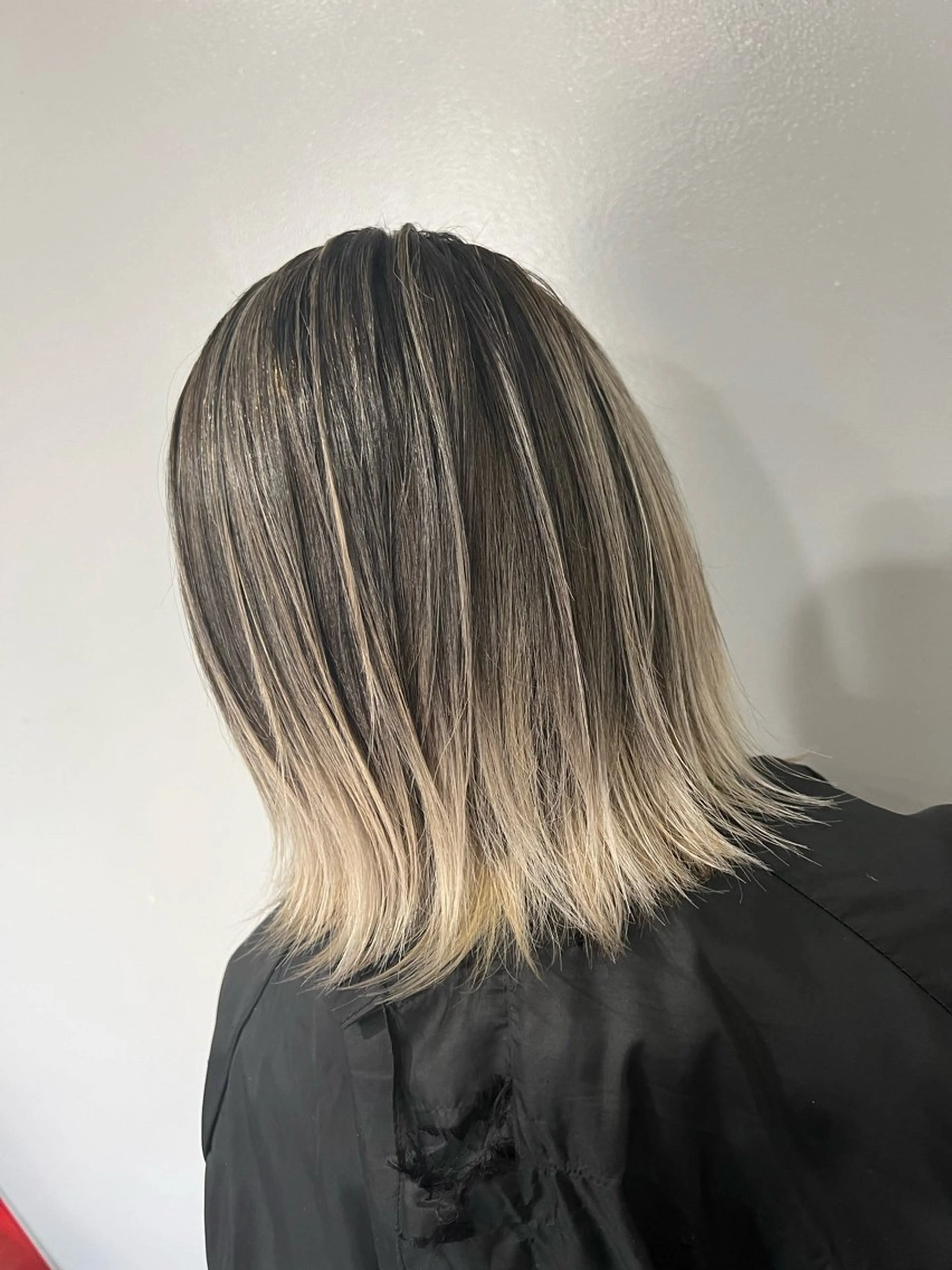 ショート カラー バレイヤージュ ベージュカラー ホワイトベージュ レイヤーカット ヘアカラー 'Oli所属・寺嶋 貴大のヘアスタイル