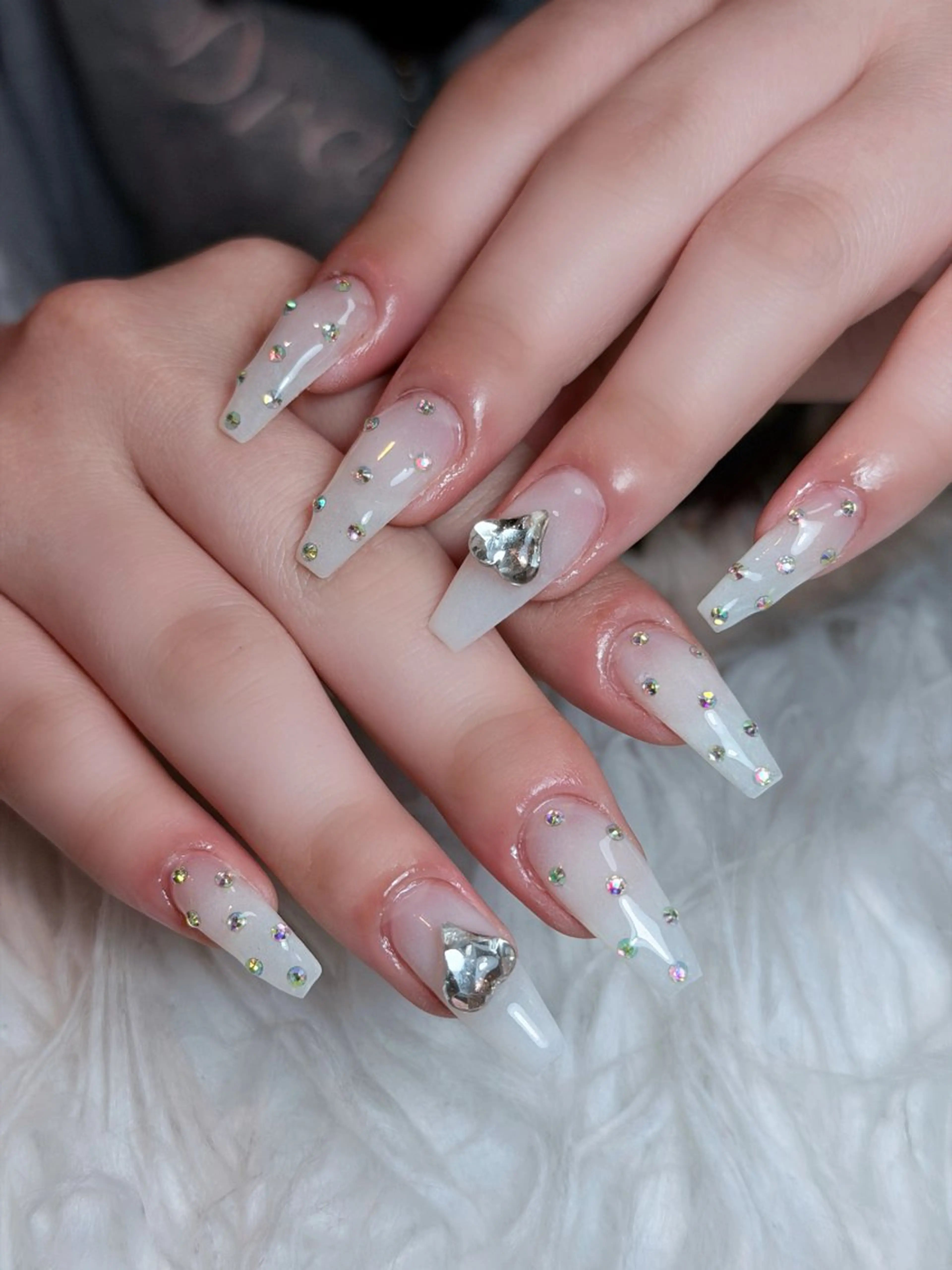 ネイル チークネイル ドット フレンチネイル グラデーション ハート ハンドネイル Julli NailStudioのネイルデザイン