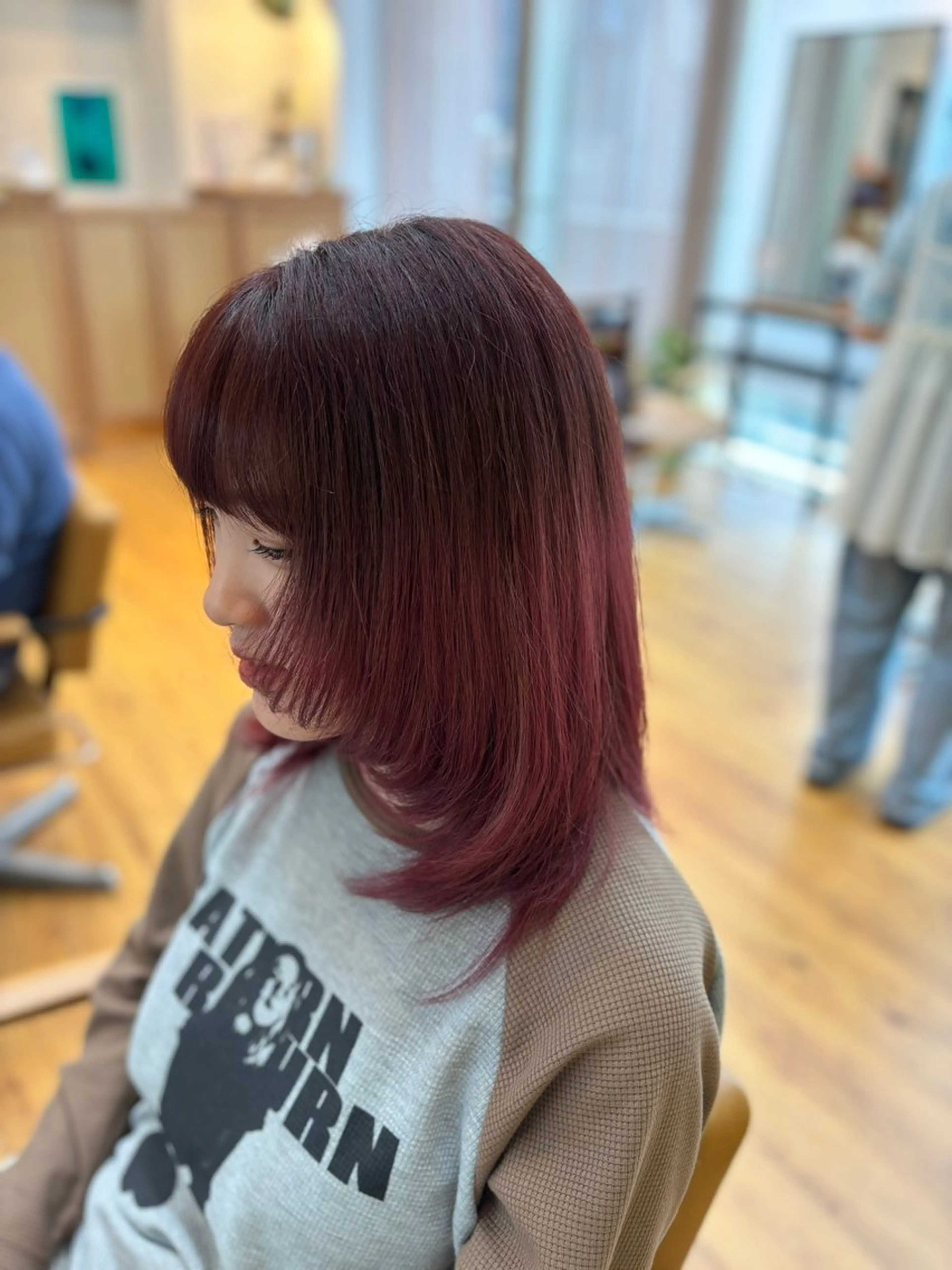 セミロング カラー レッドカラー カネコ ナナミのヘアスタイル