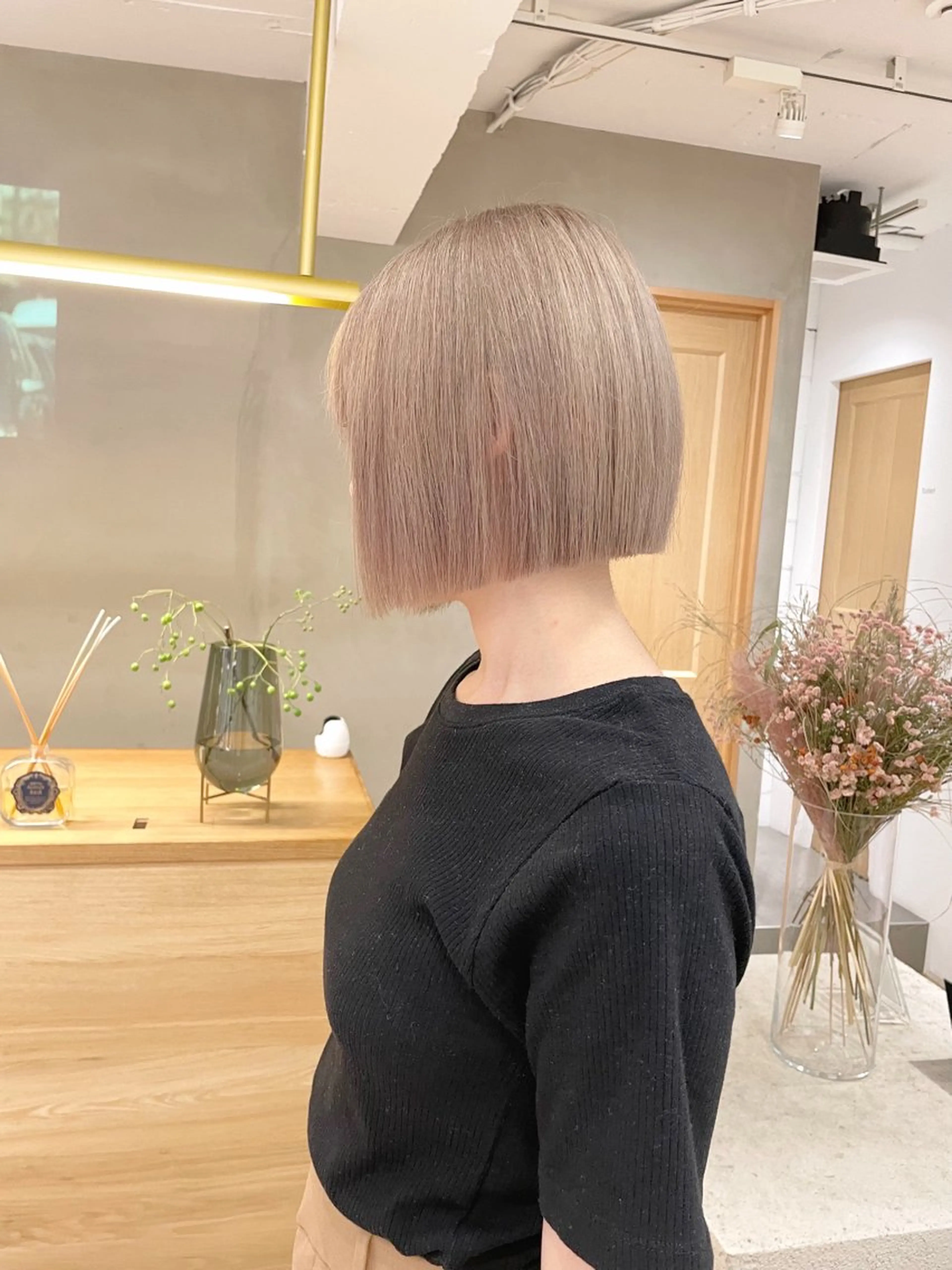 セミロング カラー 切りっぱなしボブ ベージュカラー ブリーチ ケアブリーチ ダブルカラー ヘアカラー トリートメント ボブ/レイヤー 🌟梅田盛一🌟のヘアスタイル