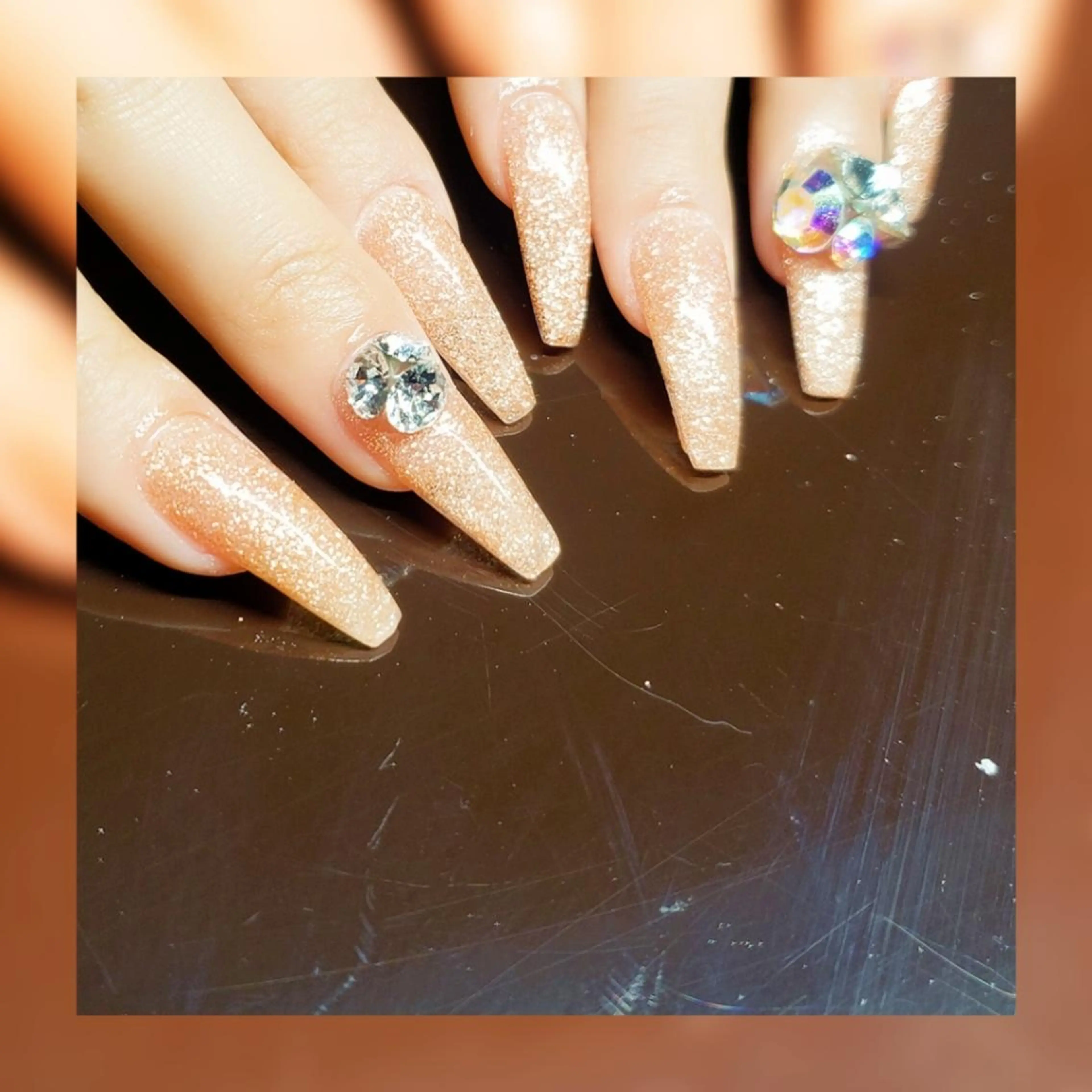 セミロング ネイル ストーンネイル ハンドネイル クロキ 。のネイルデザイン