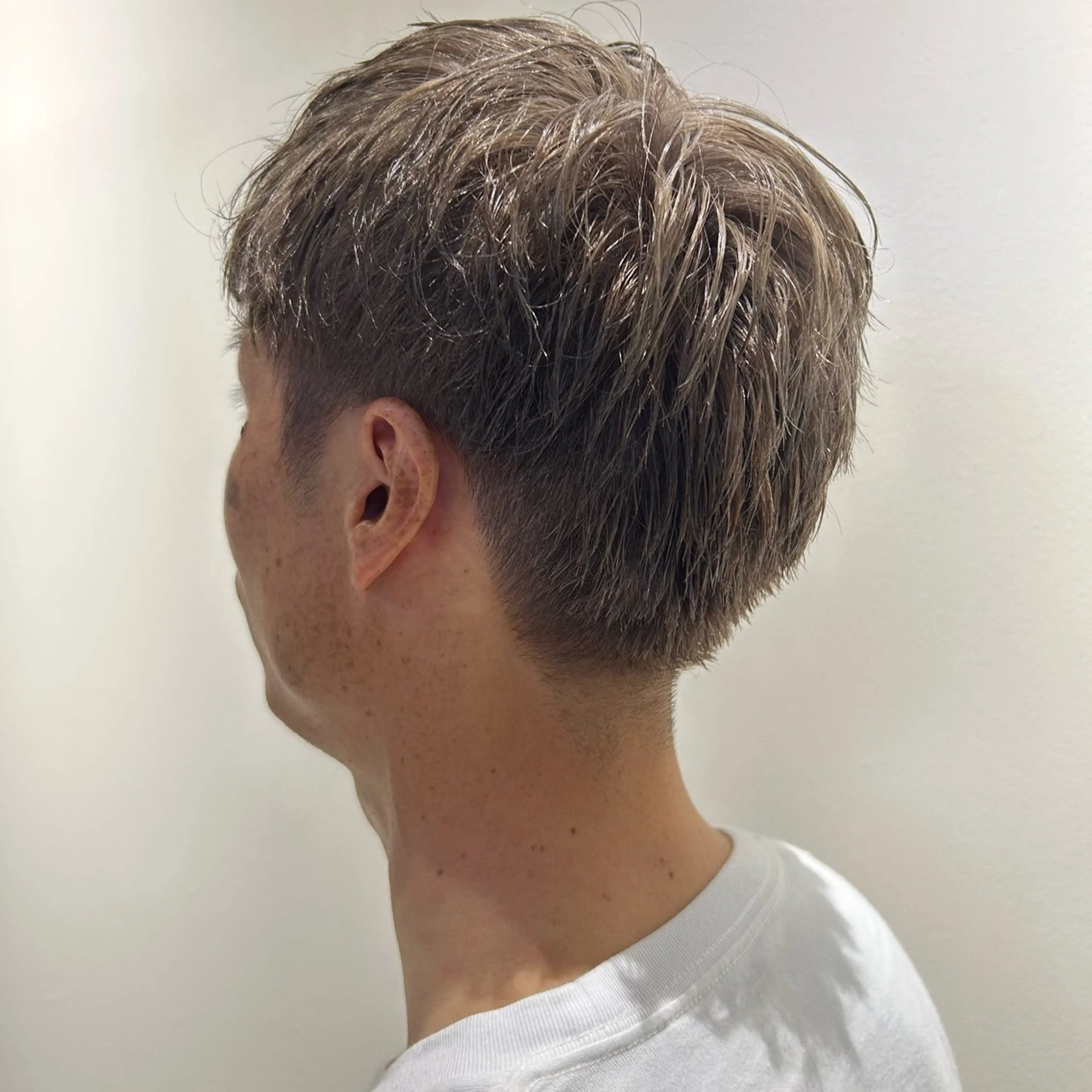 ショート カラー メンズ グレージュ カット ヘアカラー 田中 遥陽のヘアスタイル