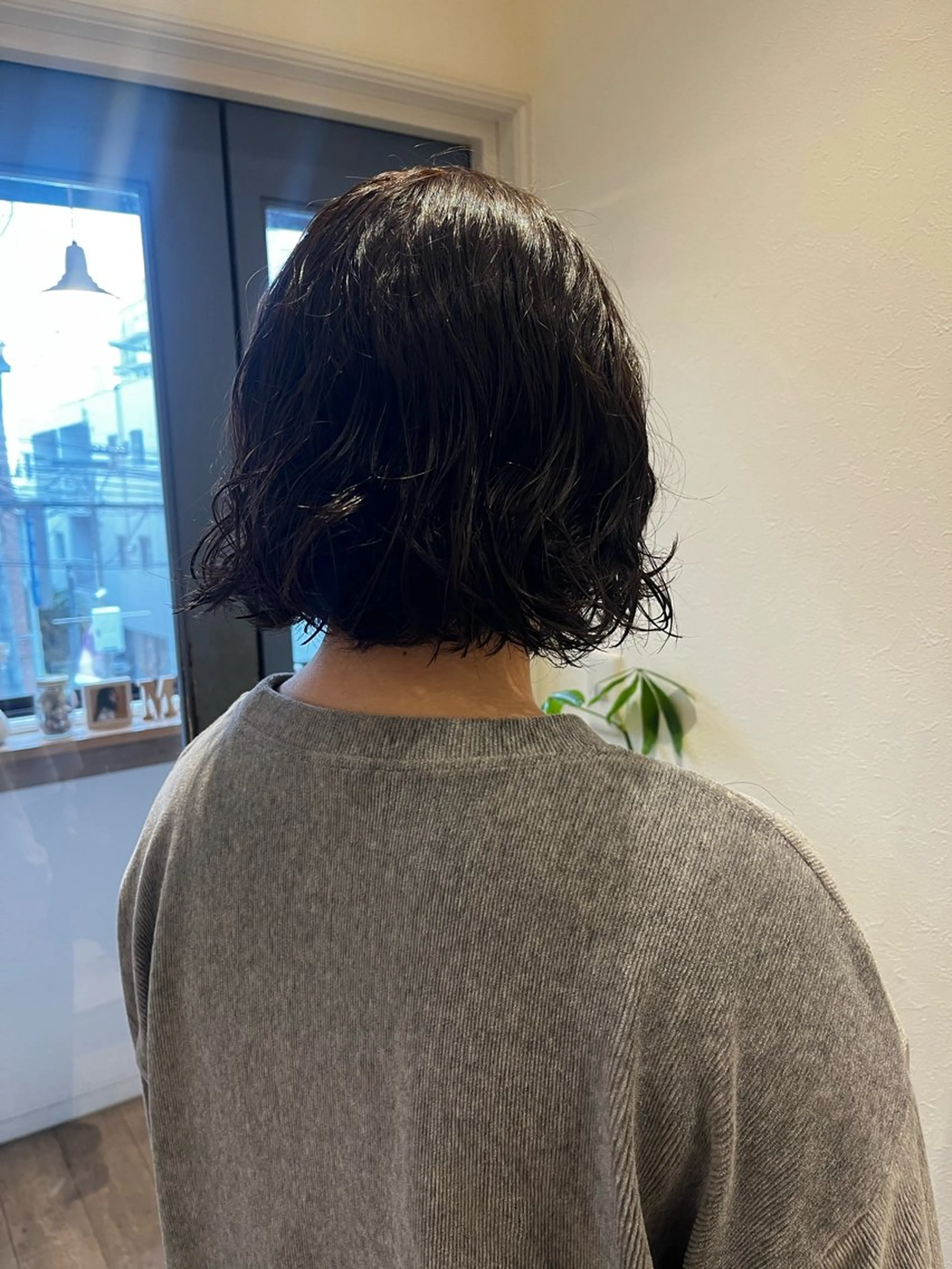 ミディアム カラー パーマ ミディアムパーマ ベージュカラー 透明感カラー オリーブベージュ ボブ カット ヘアカラー パーマ トリートメント 上品な暖色/丸みボブ Chie🪷のヘアスタイル