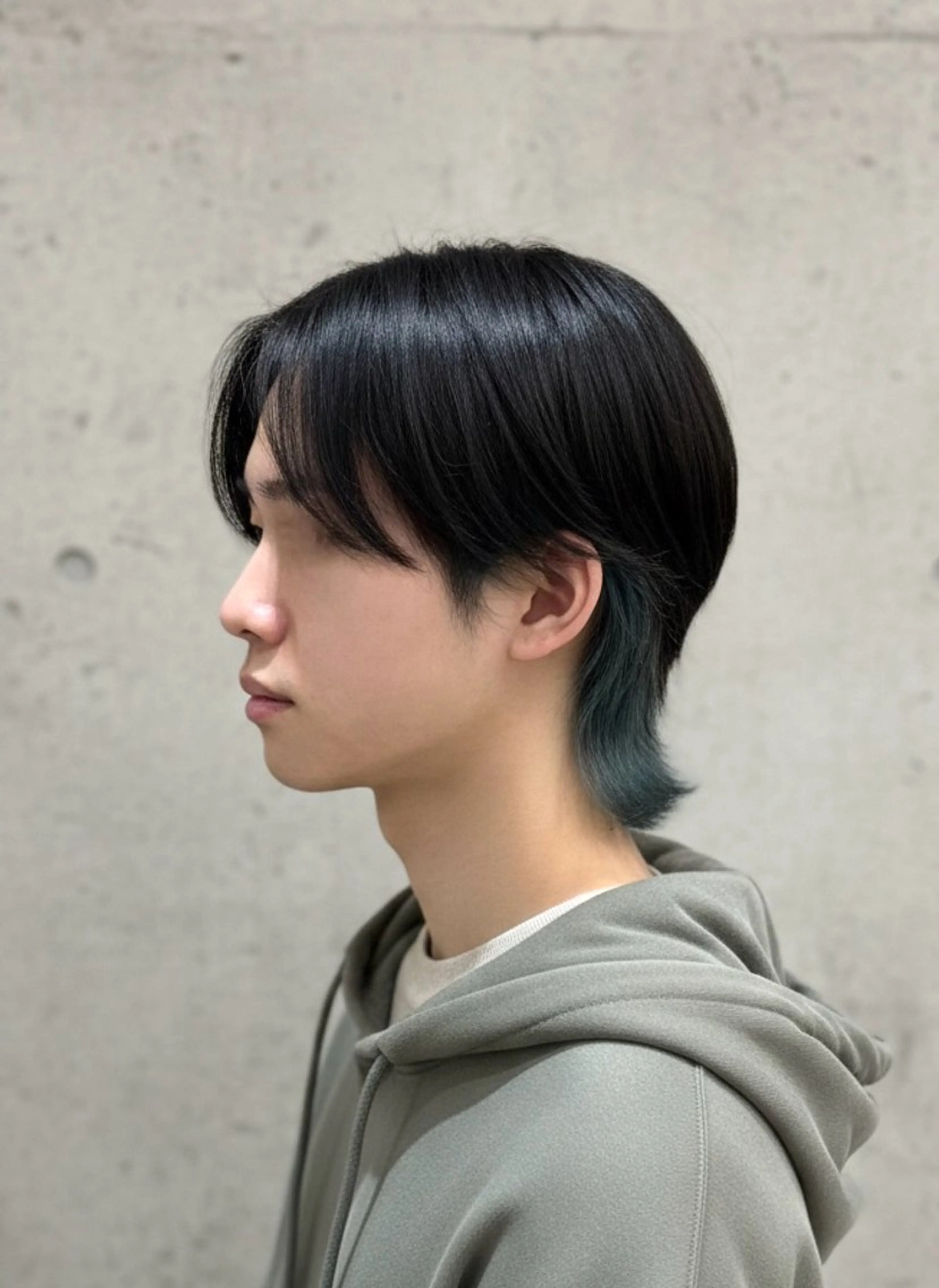 ショート カラー メンズ メンズブリーチ センターパート メンズインナーカラー メンズ韓国風 ブリーチ カット ヘアカラー 大人メンズパーマ /石川瑠青のヘアスタイル