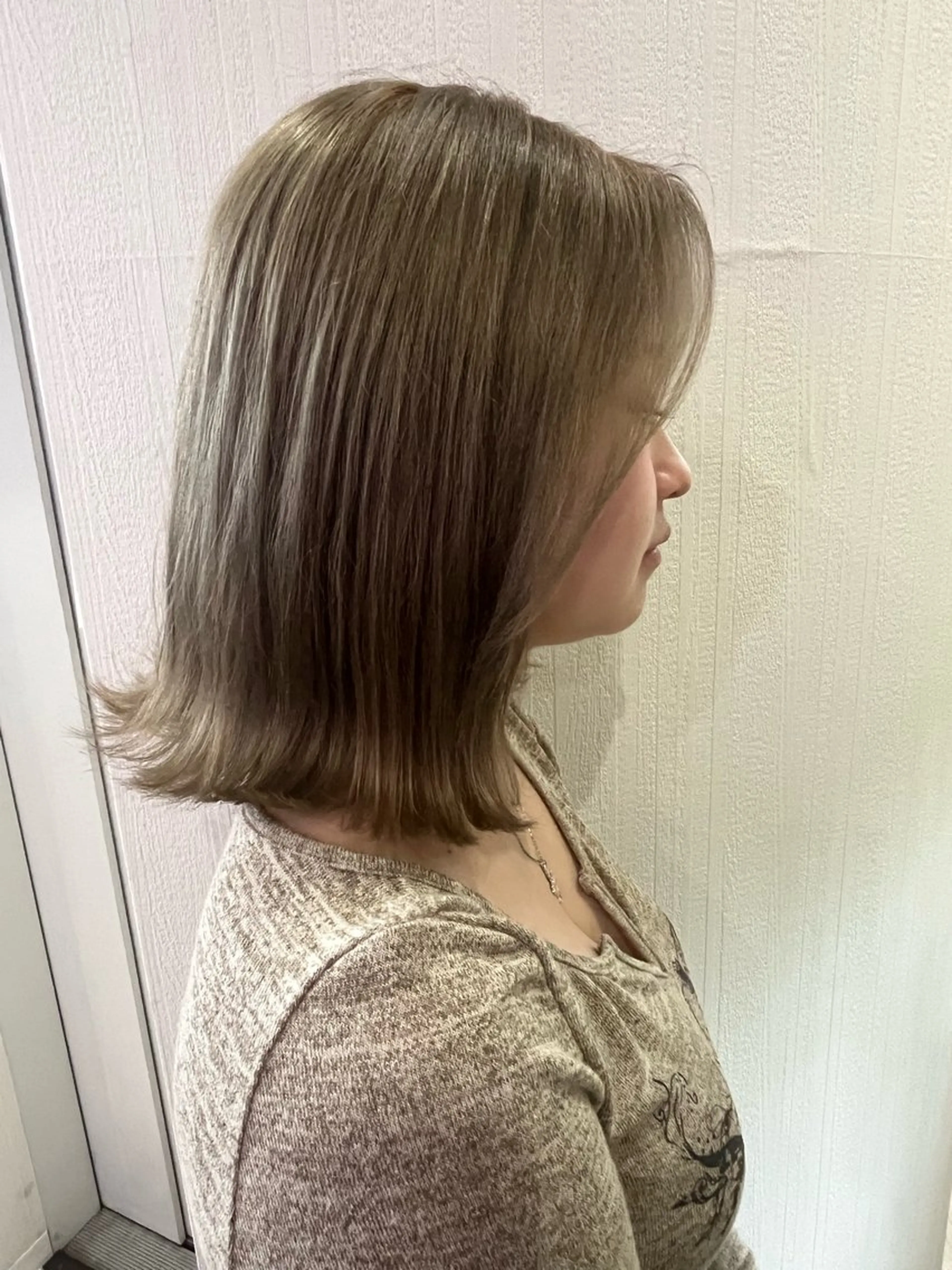 カラー ベージュカラー ブリーチ disco hair AVEDA所属・中島 姫翠のヘアスタイル