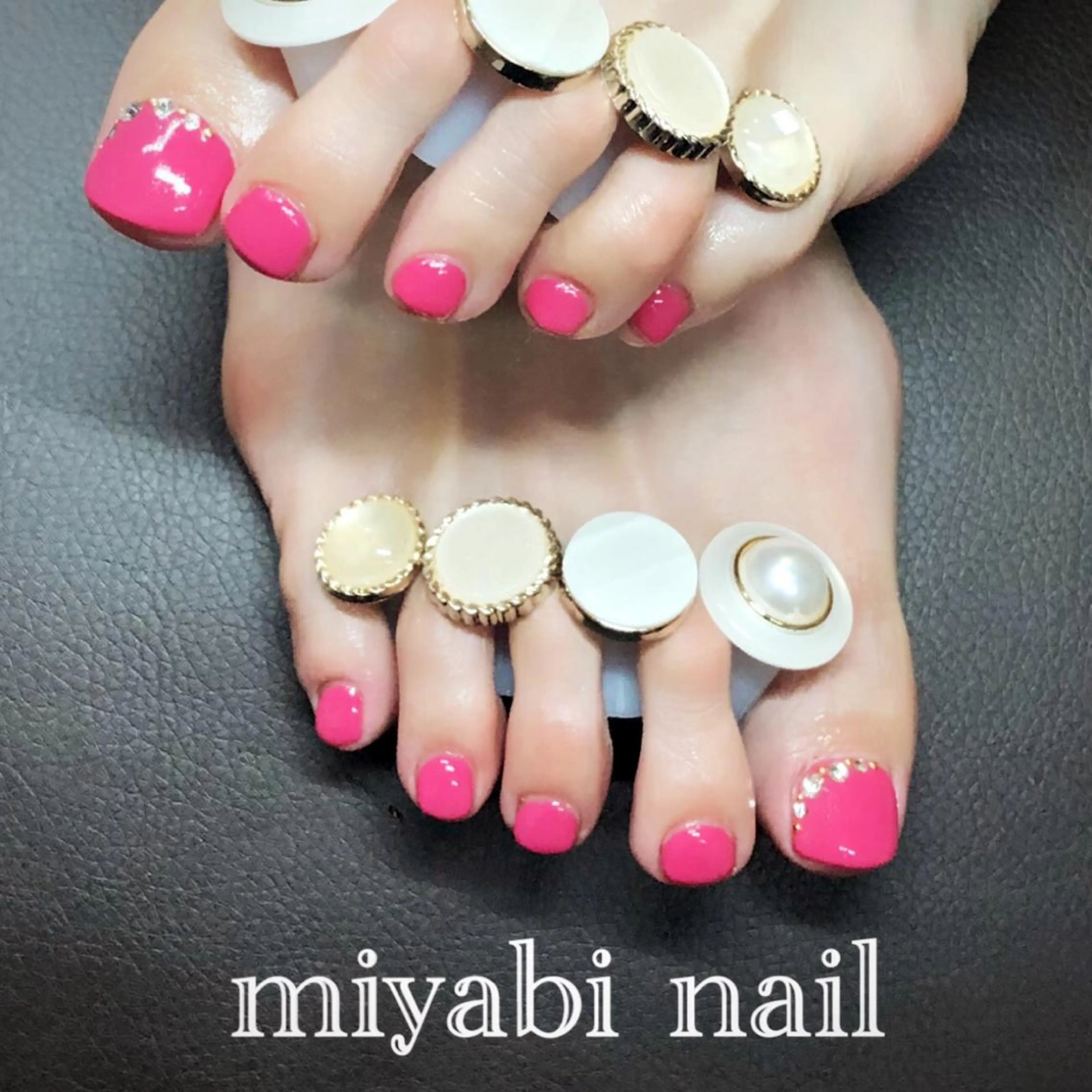 ネイル アートネイル フットネイル 持ち込み ワンカラーネイル ピンク フットネイル miyabi nail 桂川駅近くのネイルデザイン