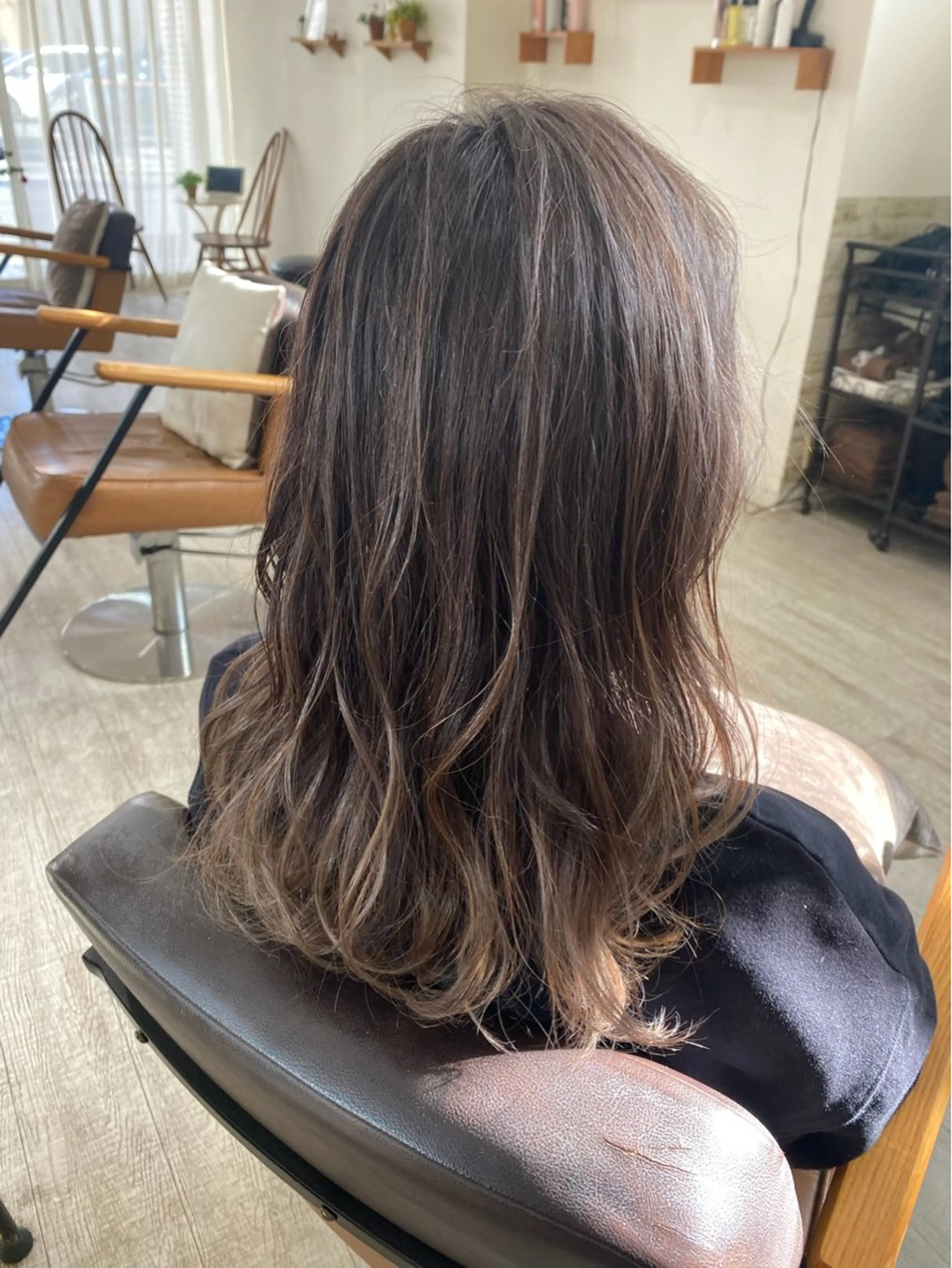 ロング カラー ベージュカラー ハイライトカラー ミルクティーベージュ ハイライト レイヤーカット 海外風レイヤー🥥 NANAのヘアスタイル