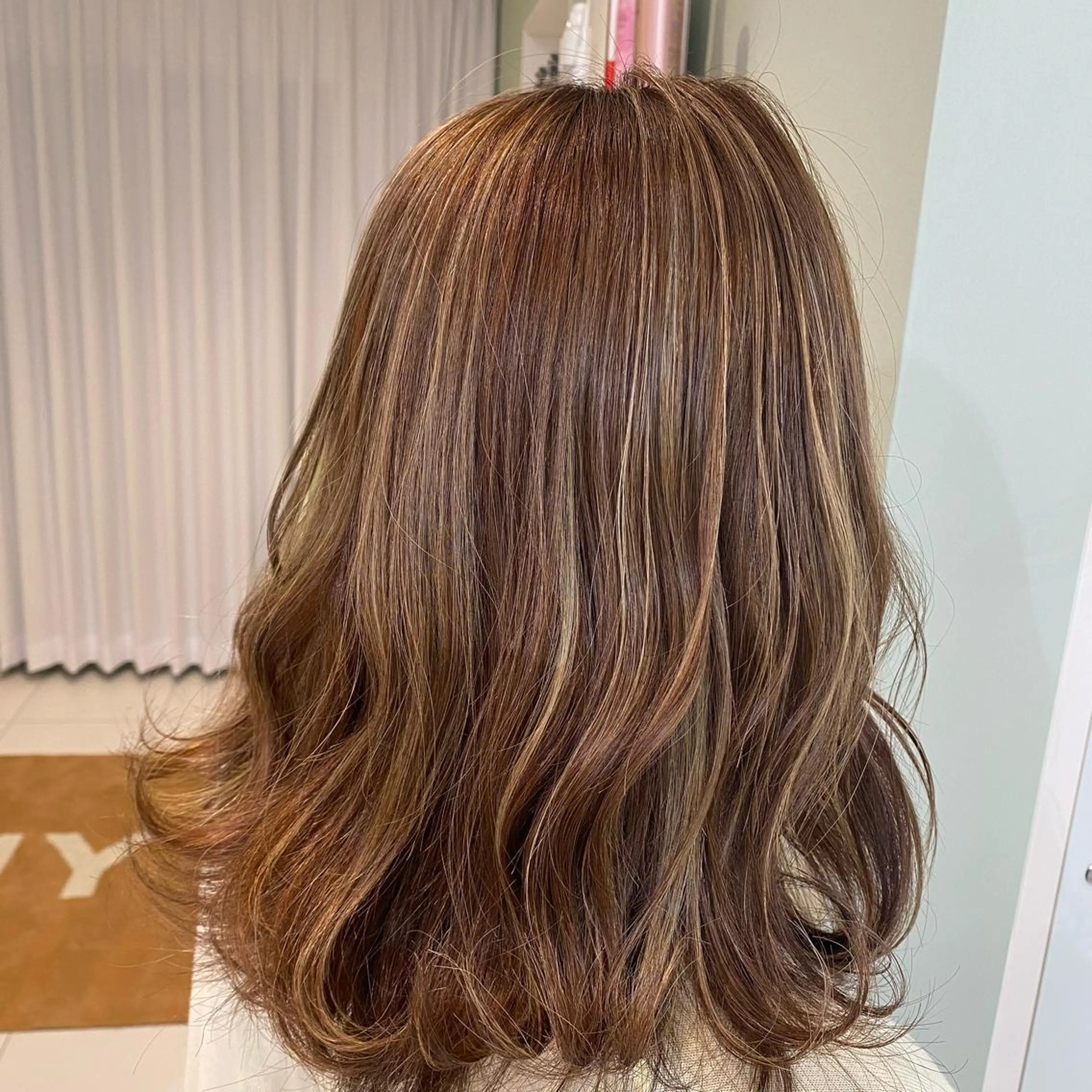 ミディアム ハイライト 長井 麻帆のヘアスタイル
