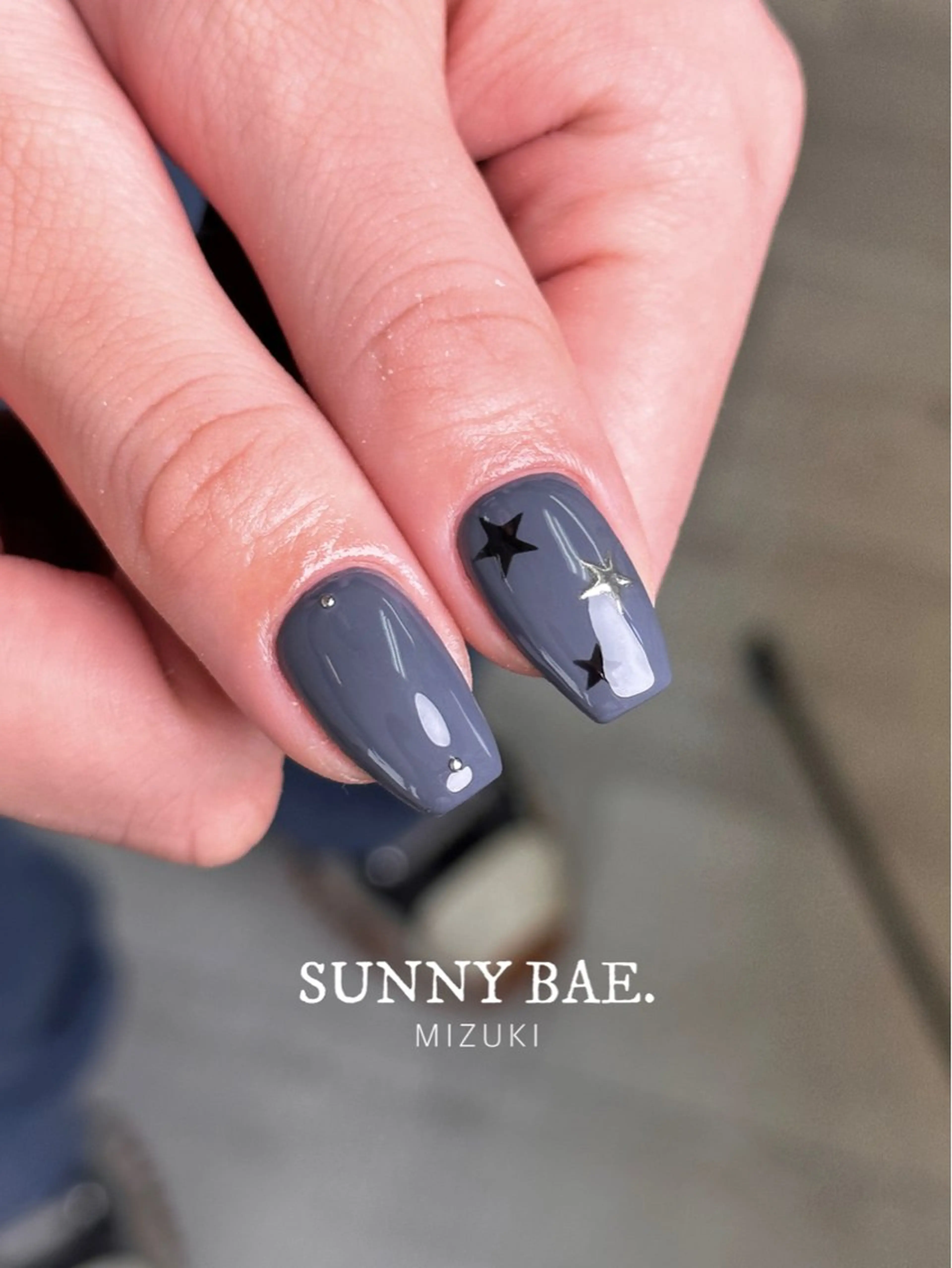 ネイル アートネイル ミラーネイル ネイビー シルバー スクエアネイル SUNNY BAE. 🌼MIZUKIのネイルデザイン