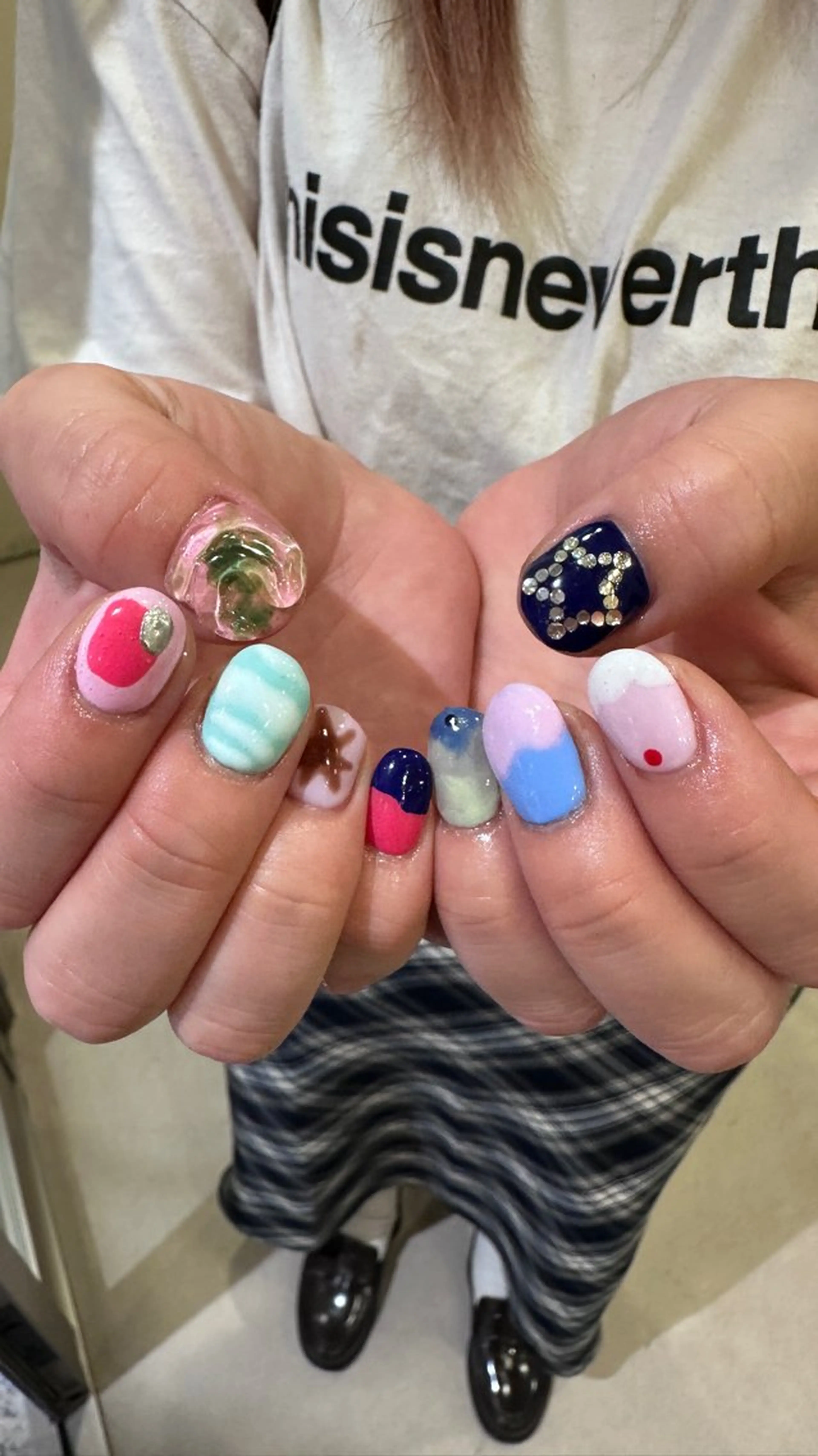 ネイル ハンドネイル 👽個性派ネイル🎀 komachiのヘアスタイル