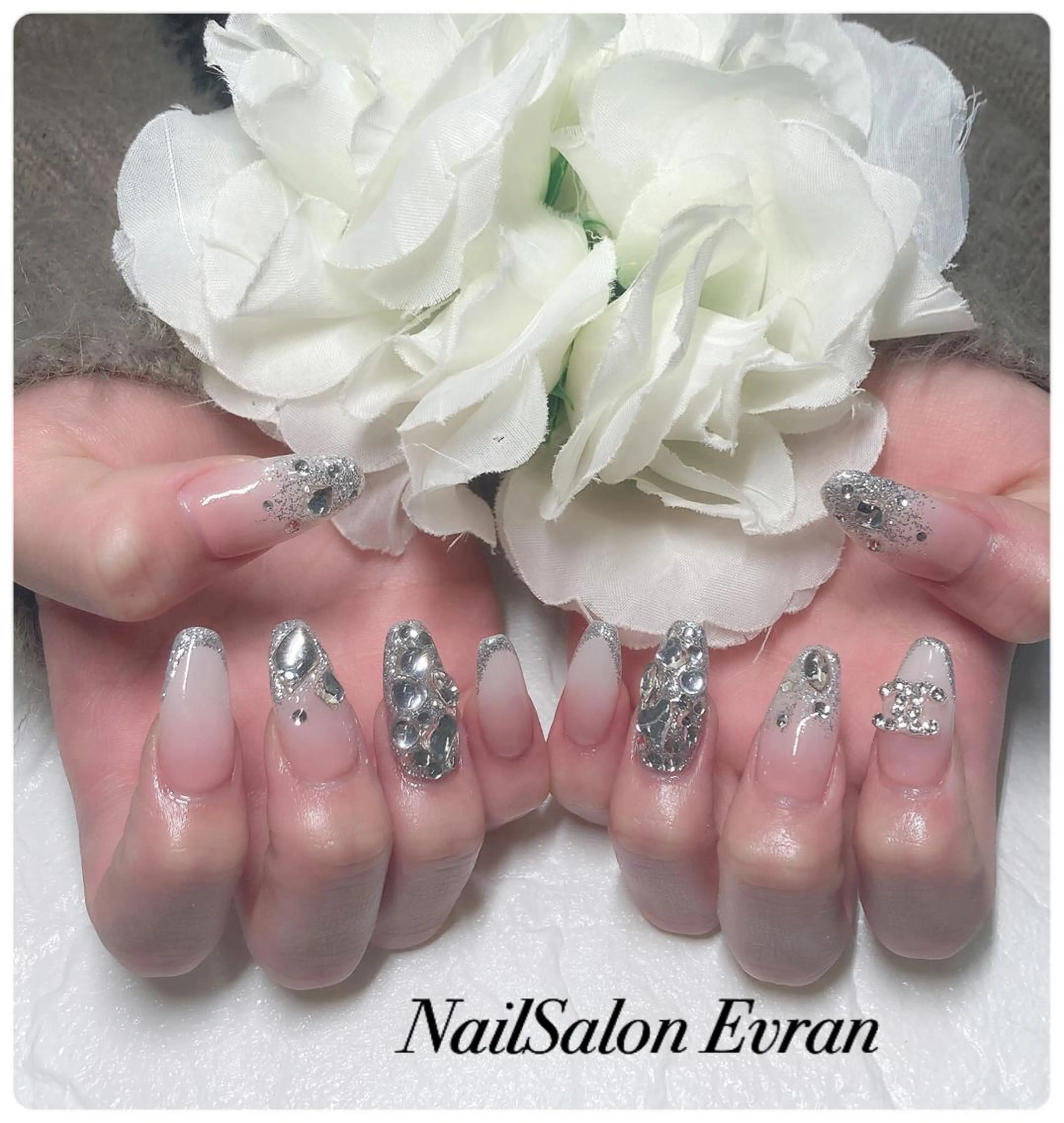 ネイル キラキラネイル Nail salon Evranのネイルデザイン