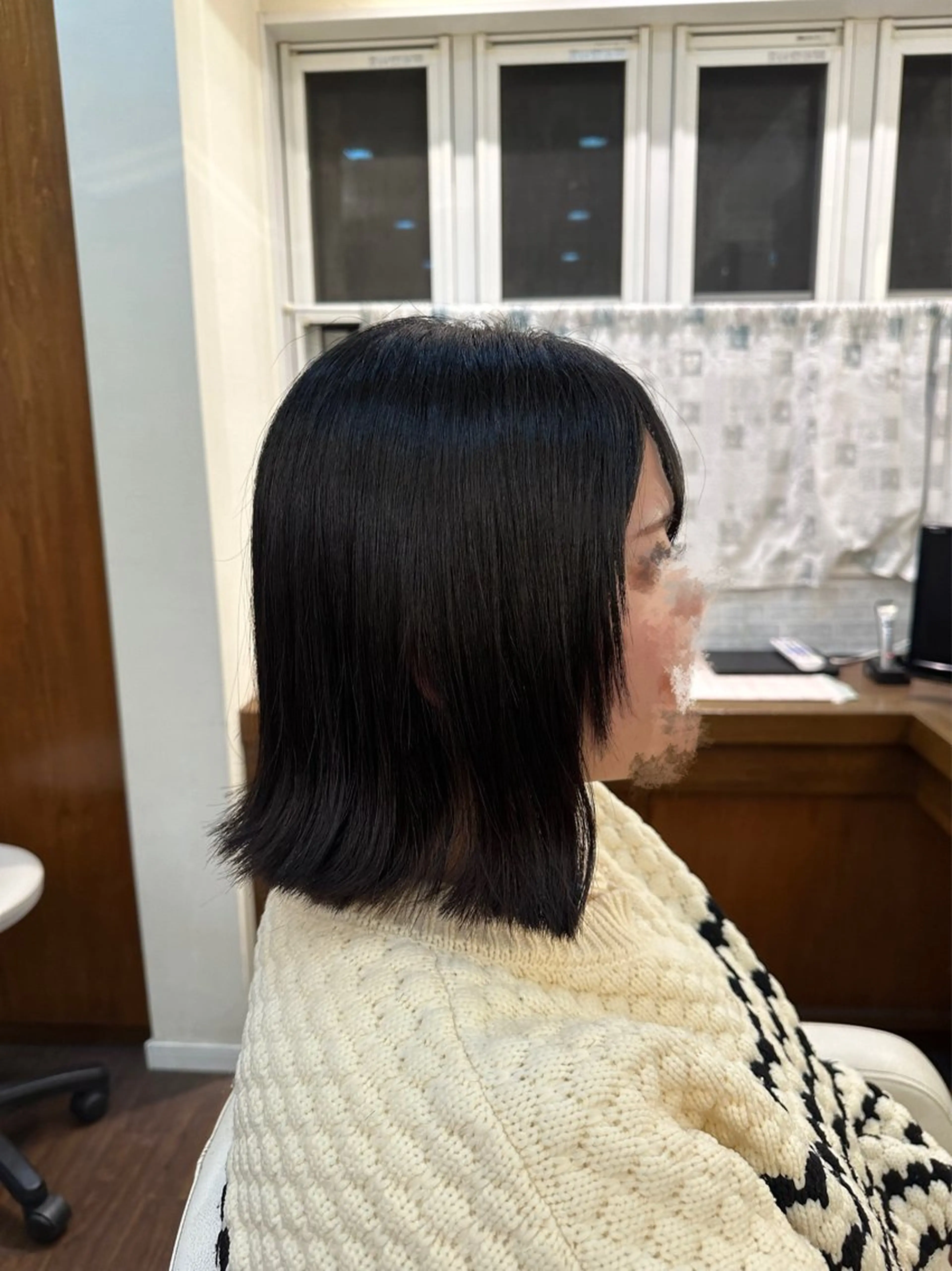 ミディアム ボブ 顔まわりレイヤー 顔周りカット レイヤーカット 外ハネヘア BAROA中村橋所属・濱野 黎士のヘアスタイル