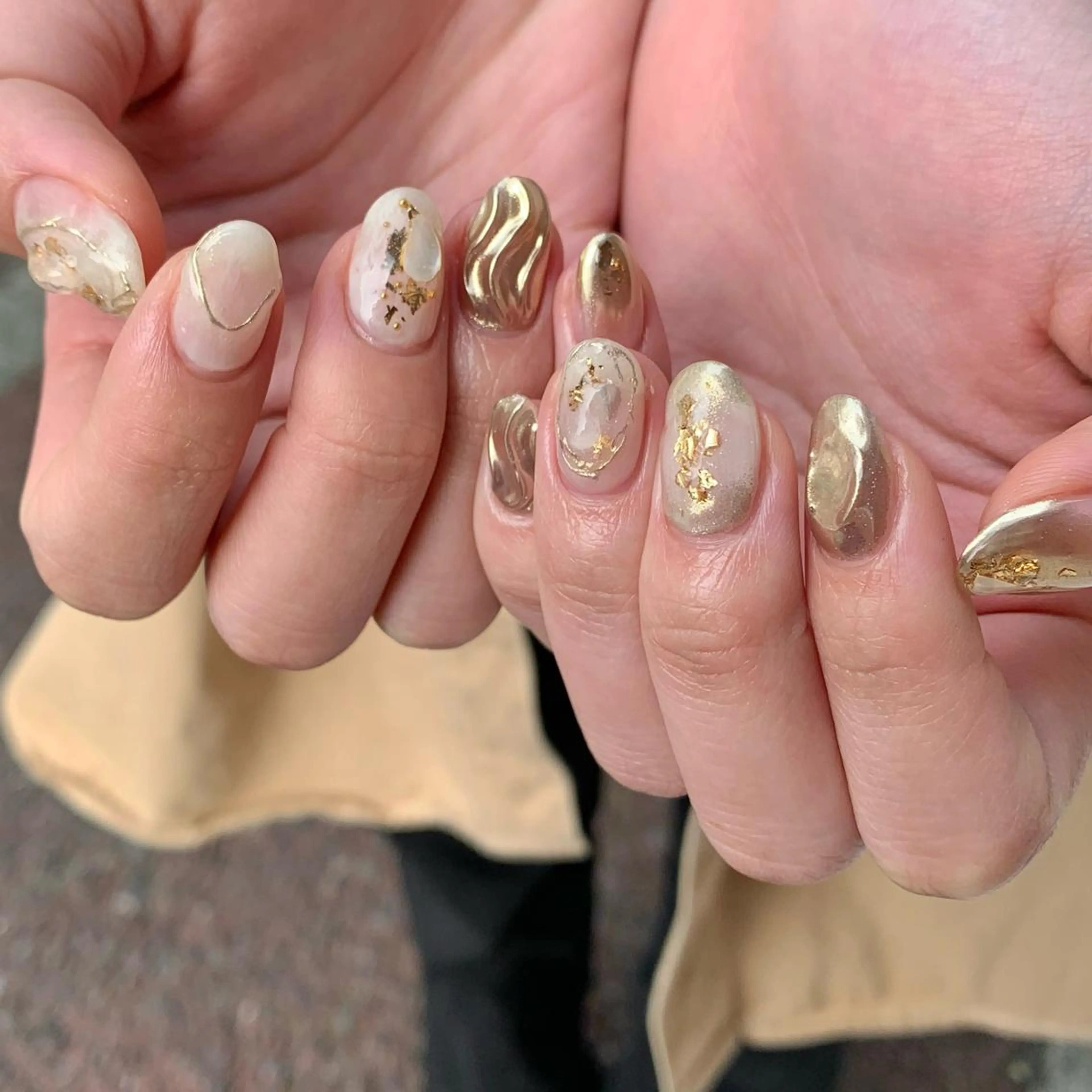 ネイル ゴールド 持ち込み 鈴木 まゆのネイルデザイン