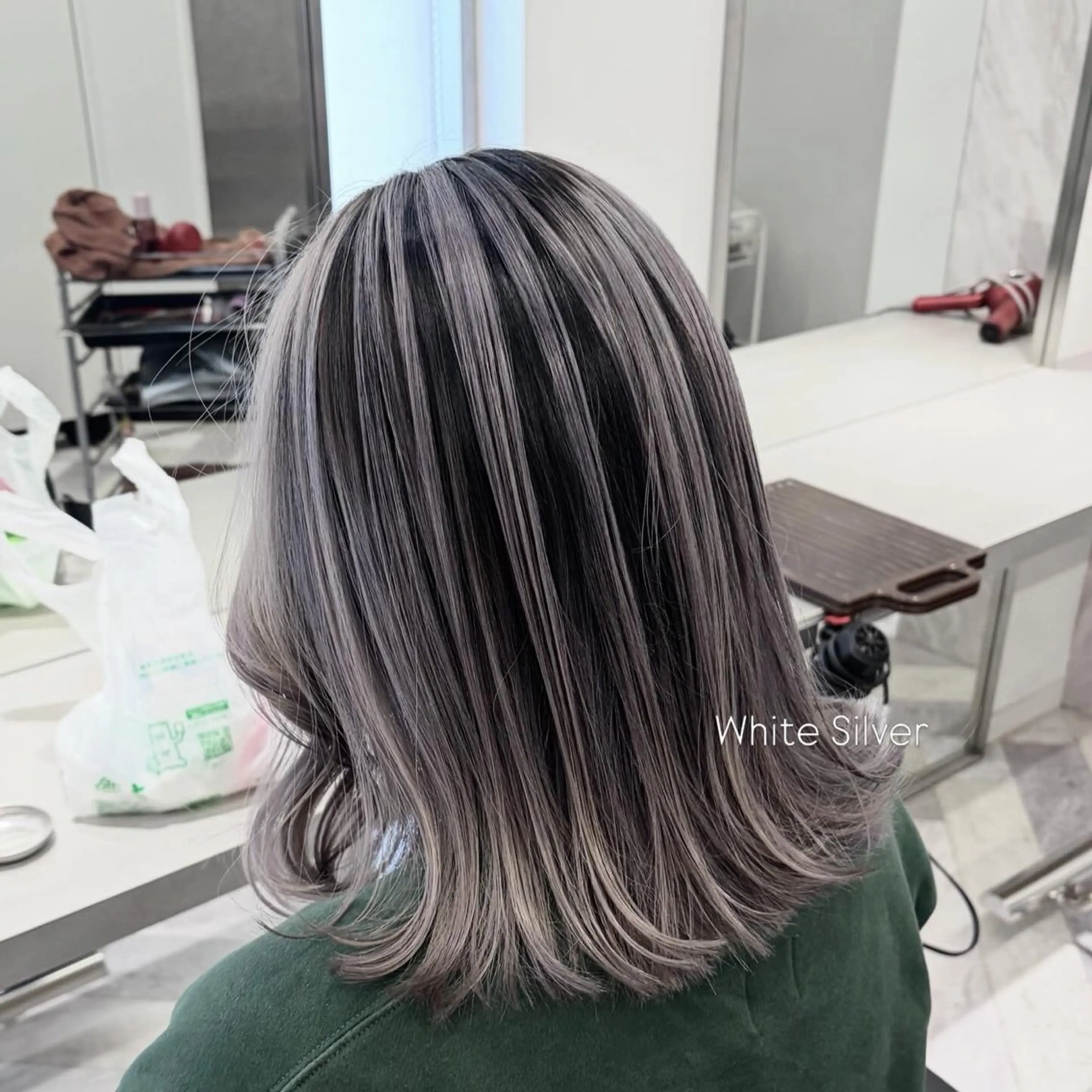 ミディアム カラー ヘアカラー トリートメント EIGHT ／SHU🩶のヘアスタイル