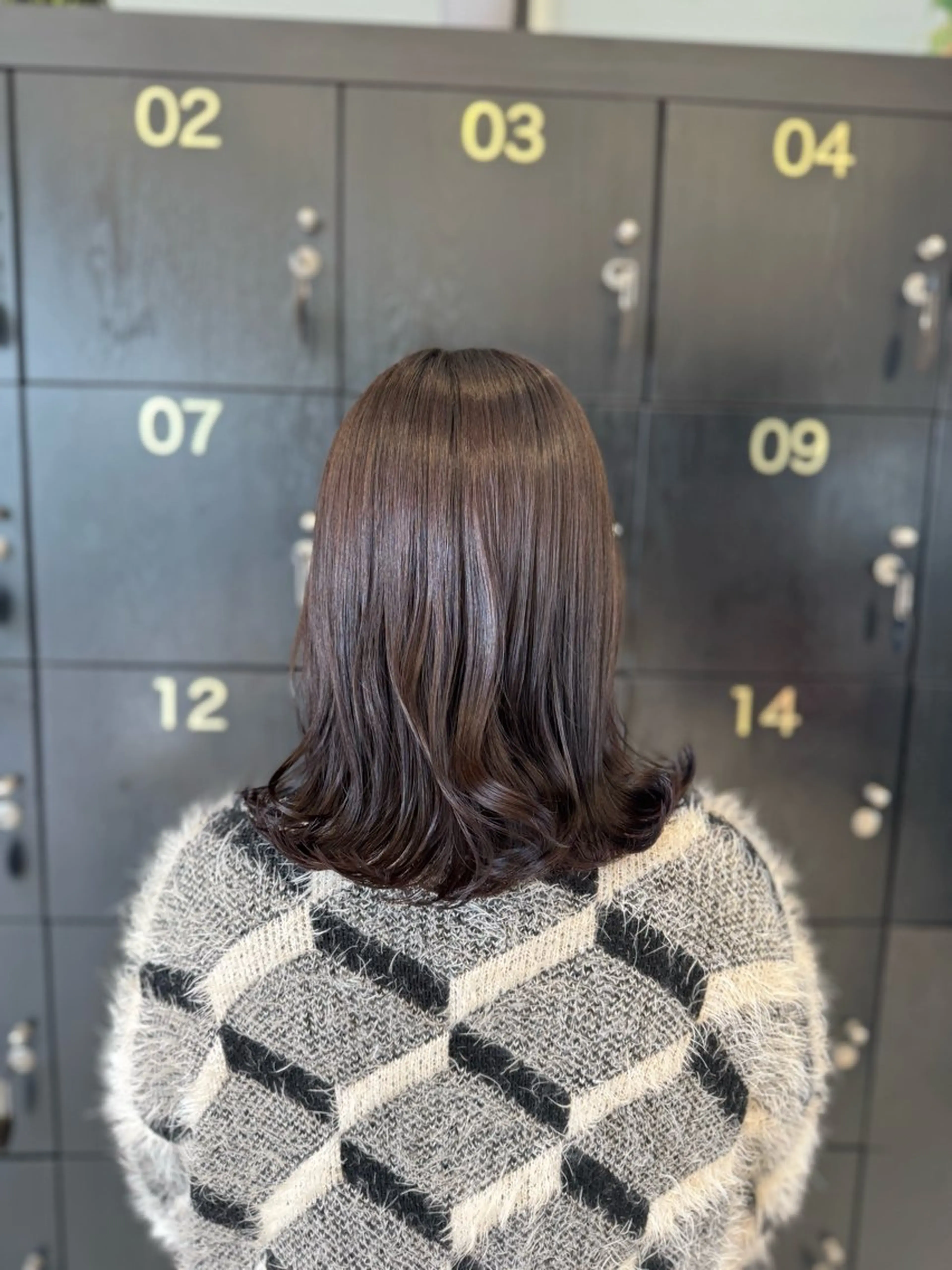 ミディアム チョコレートブラウン 伊藤 柚奈のヘアスタイル