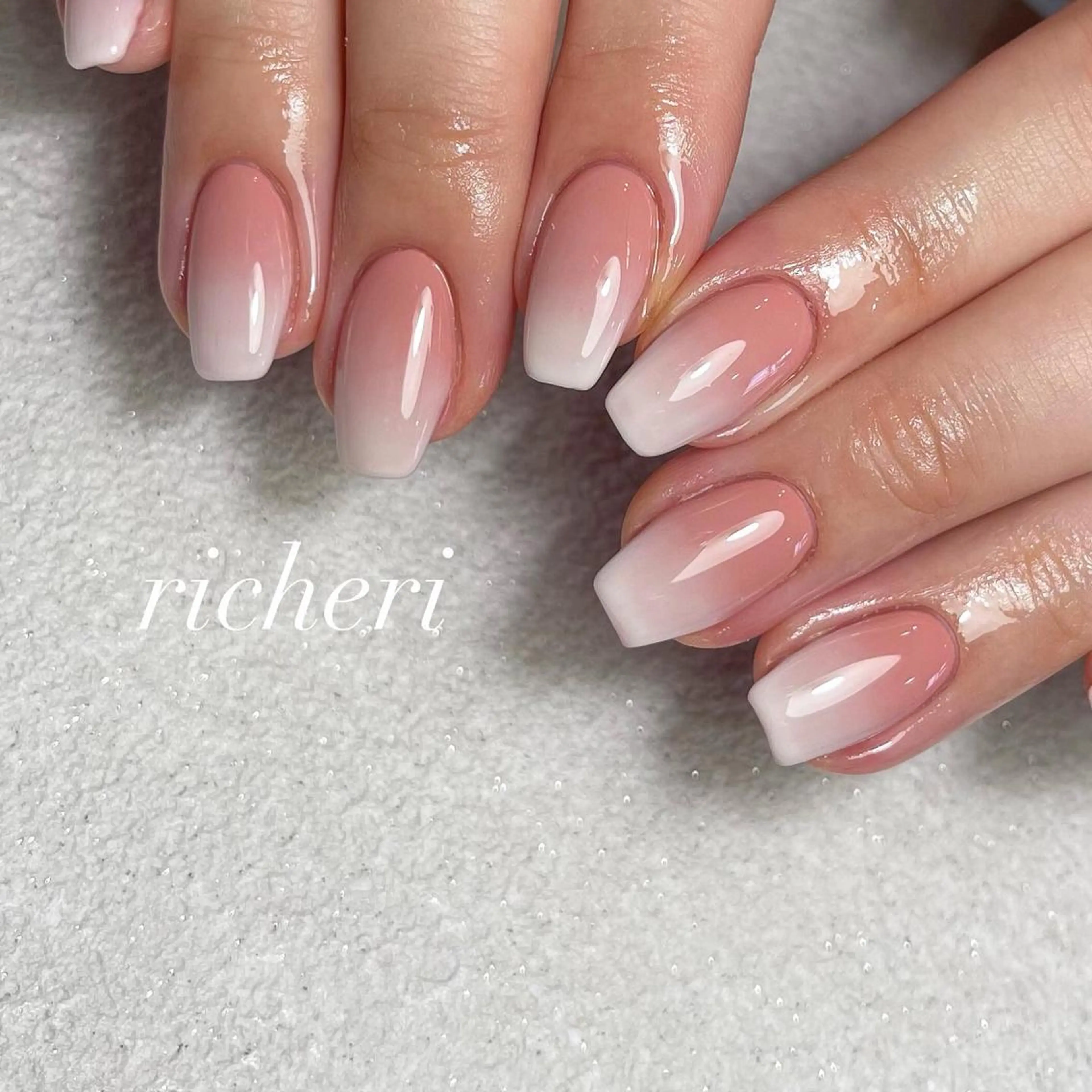 ミディアム ネイル 韓国風ヘア アートネイル フレンチネイル ジェルネイル グラデーション richeri beautyのエステ・リラクイメージ