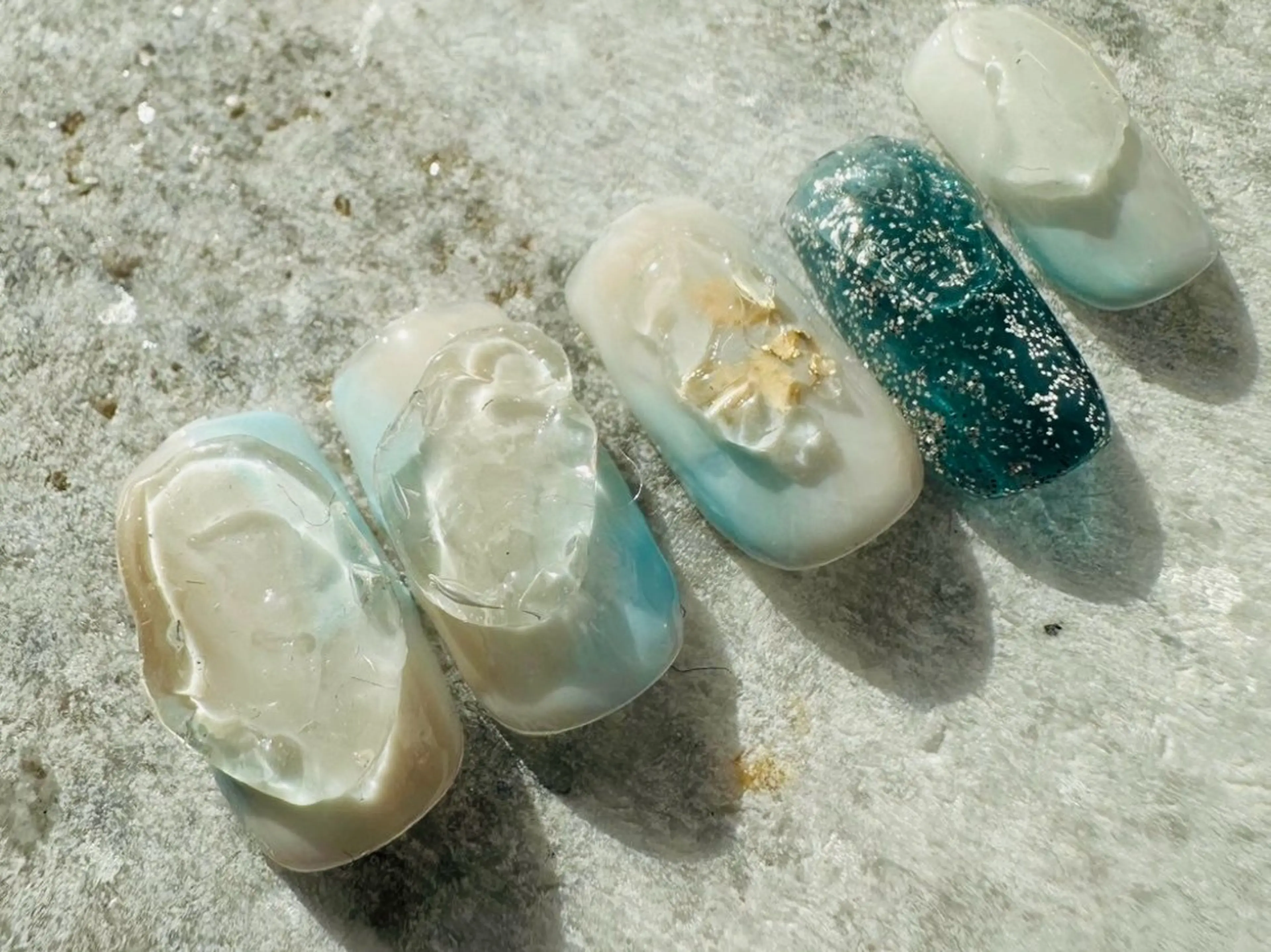 ネイル ニュアンスネイル 黒須莉奈 IRYのネイルデザイン