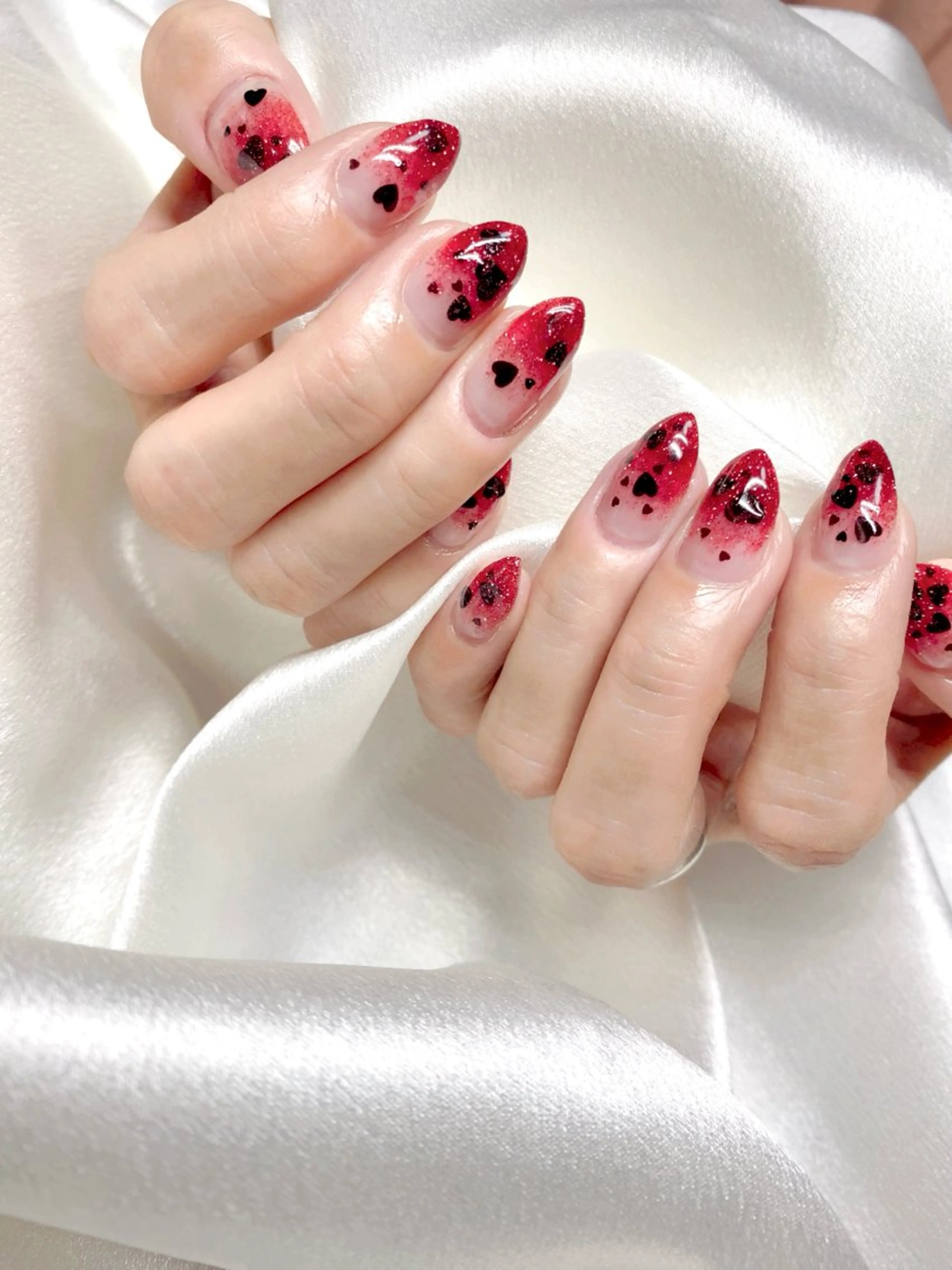 ネイル フラッシュネイル ハート キラキラネイル 赤色 バレンタイン ハンドネイル Nail salon BeBeのネイルデザイン