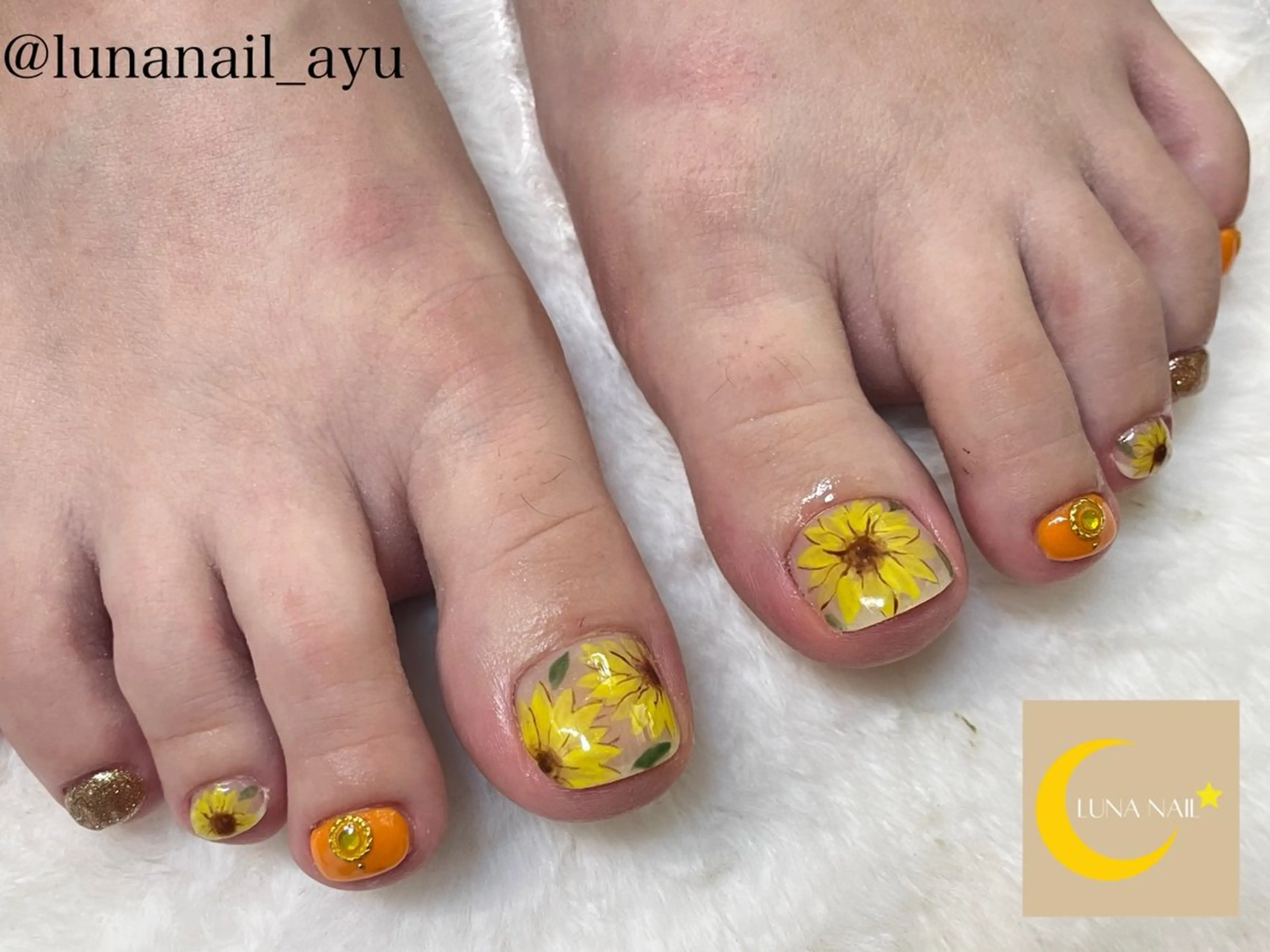 ネイル 夏ネイル フットネイル 🌙LUNA  NAIL⭐️所属・LUNA NAIL ayuのネイルデザイン