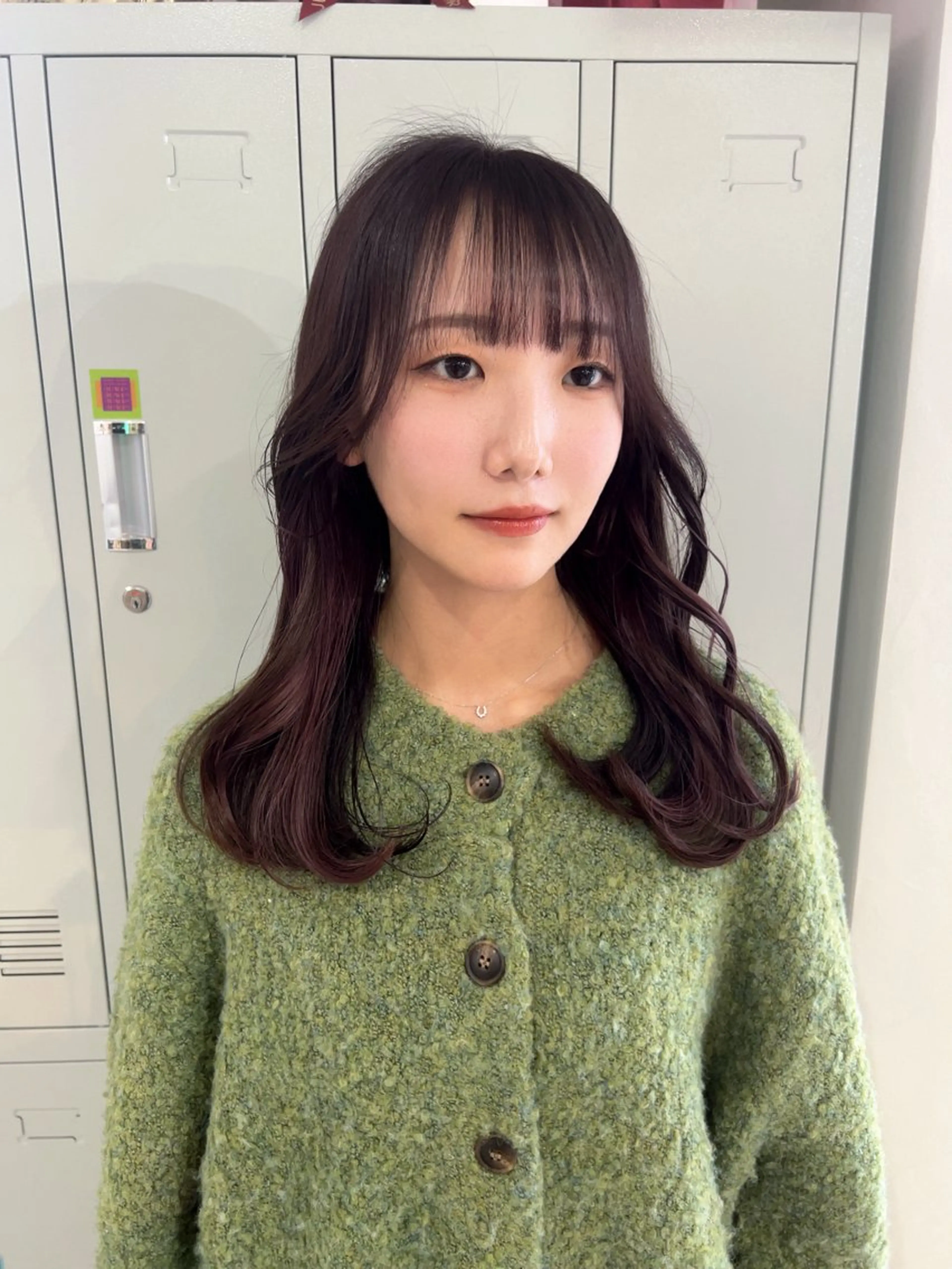 ミディアム カラー インナーカラー パープルカラー (h)wim ウィムのヘアスタイル