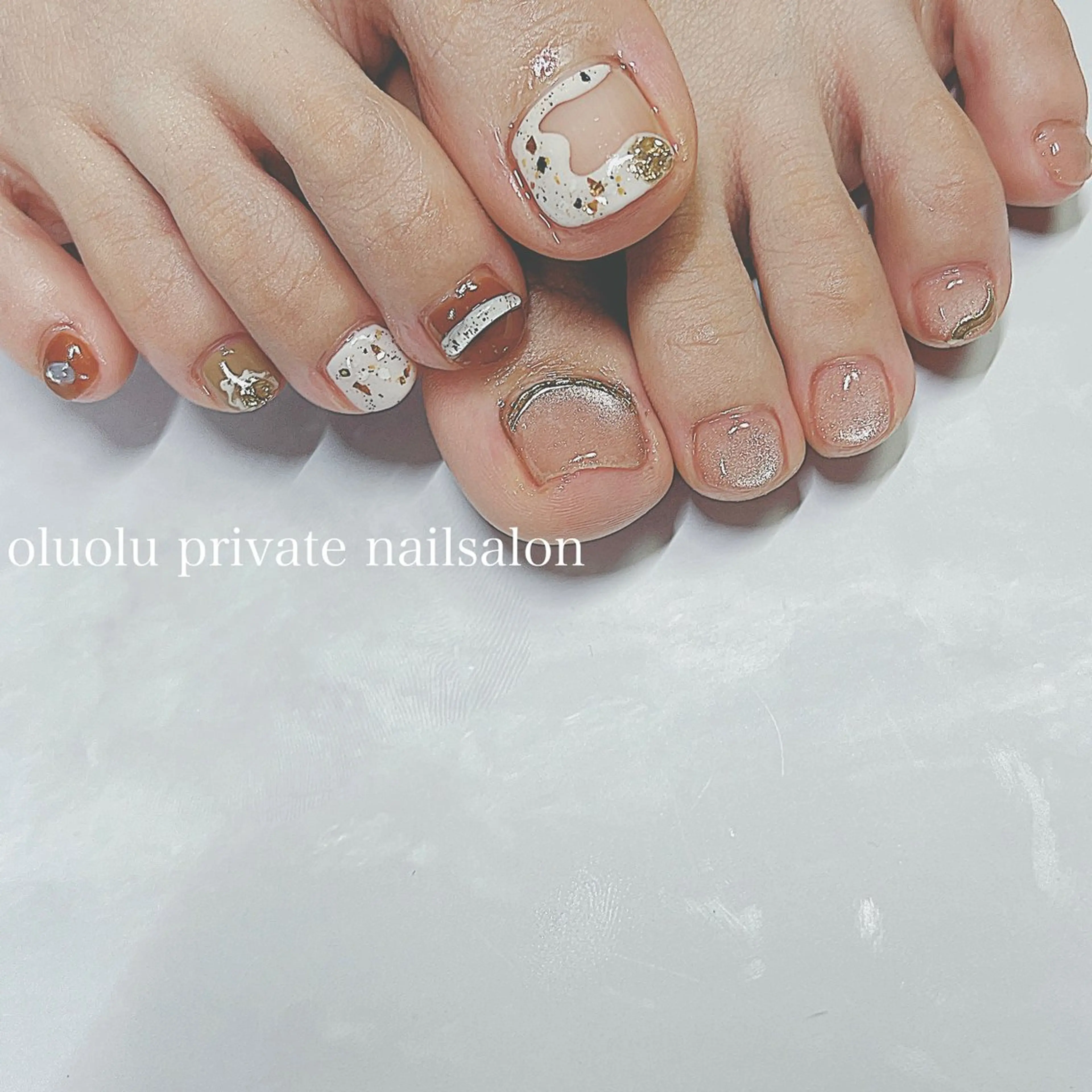 ネイル アートネイル ブラウン フットネイル マグネットネイル ニュアンスネイル フットネイル 大村 紬華のネイルデザイン