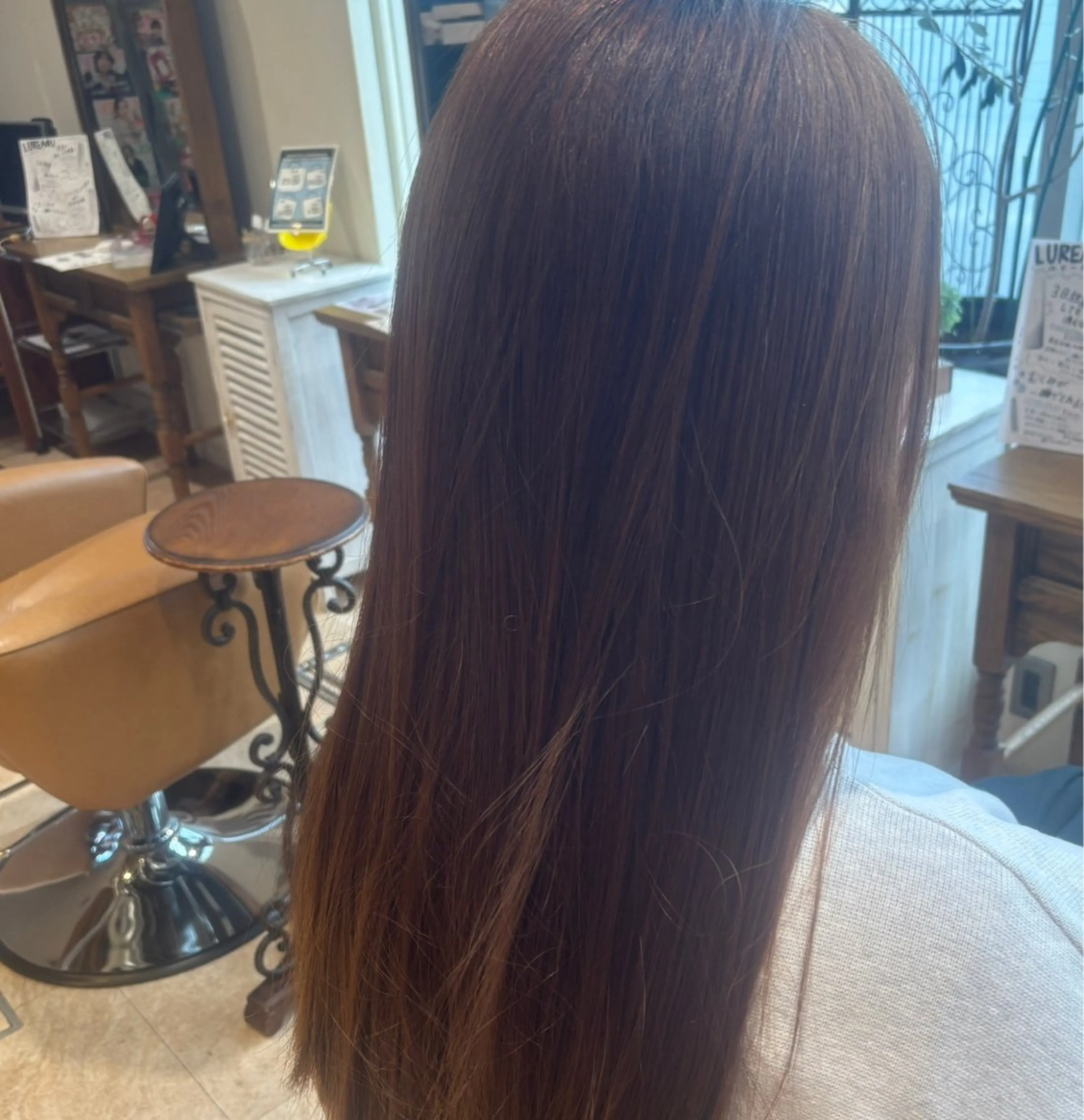 カラー 出原 凪彩のヘアスタイル