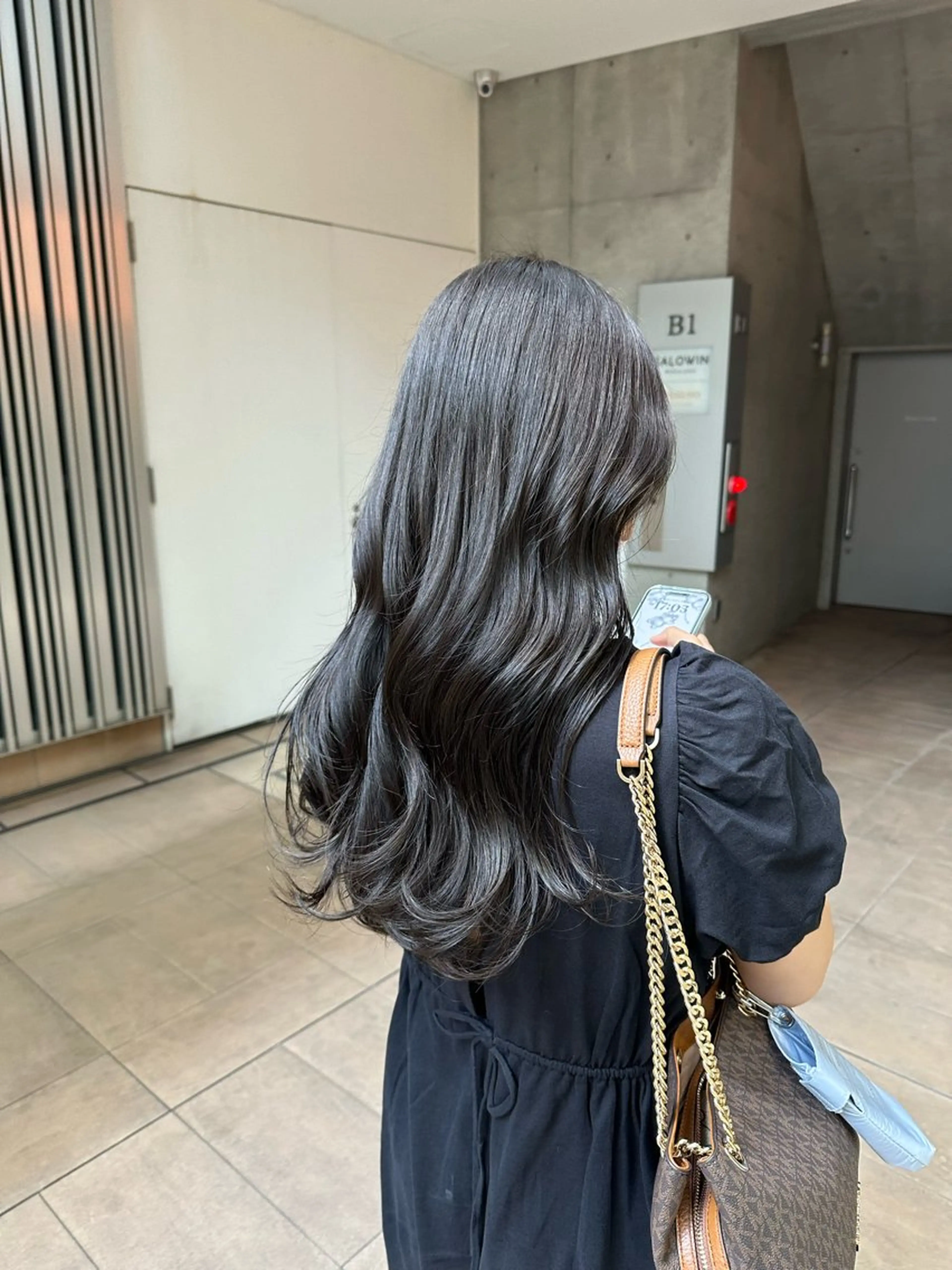 ロング カラー グレージュ トリートメント カット ヘアカラー トリートメント 【レイヤー/韓国風 /髪質改善】RINのヘアスタイル