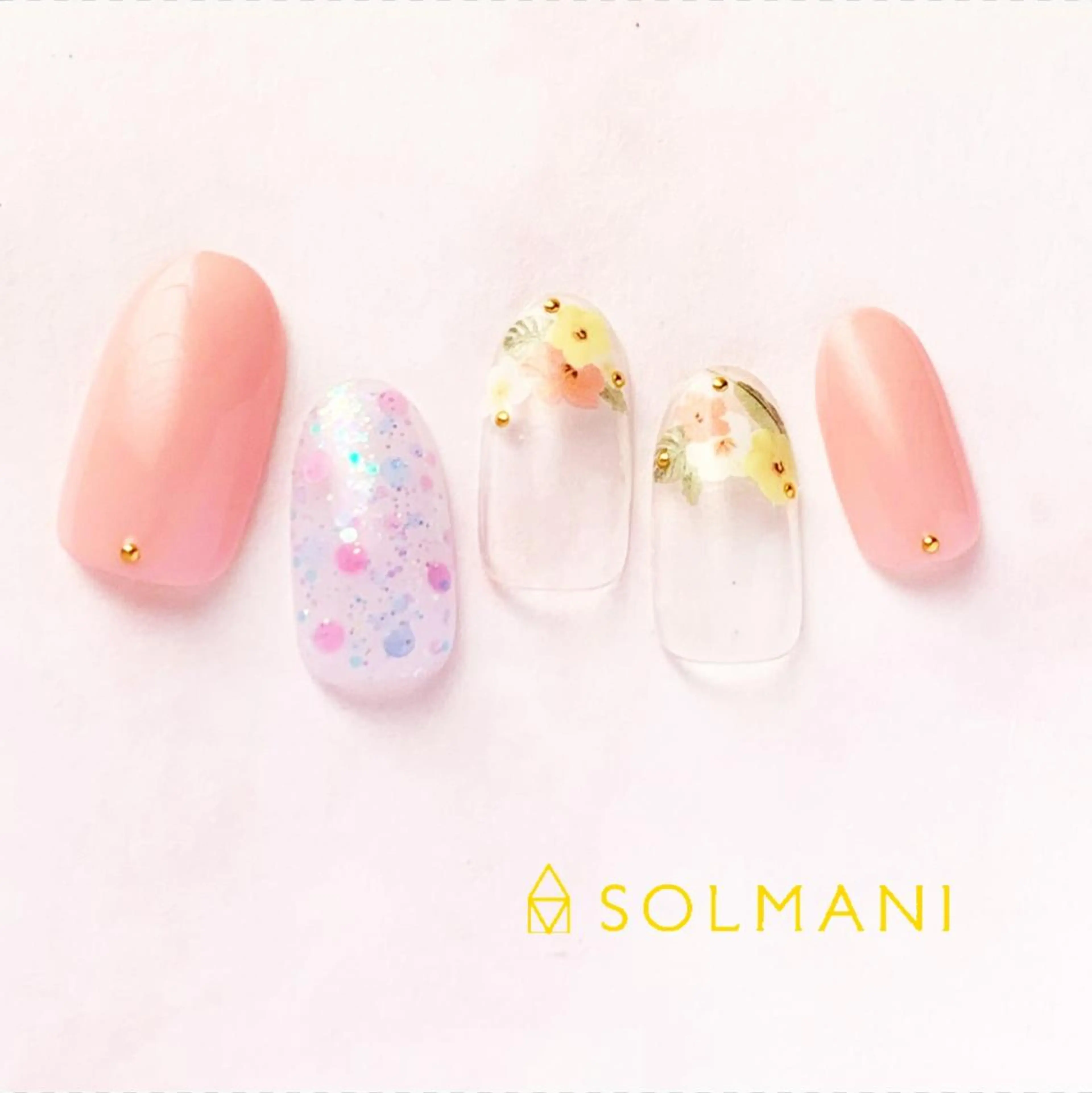 ネイル SOLMANI 予約担当のネイルデザイン