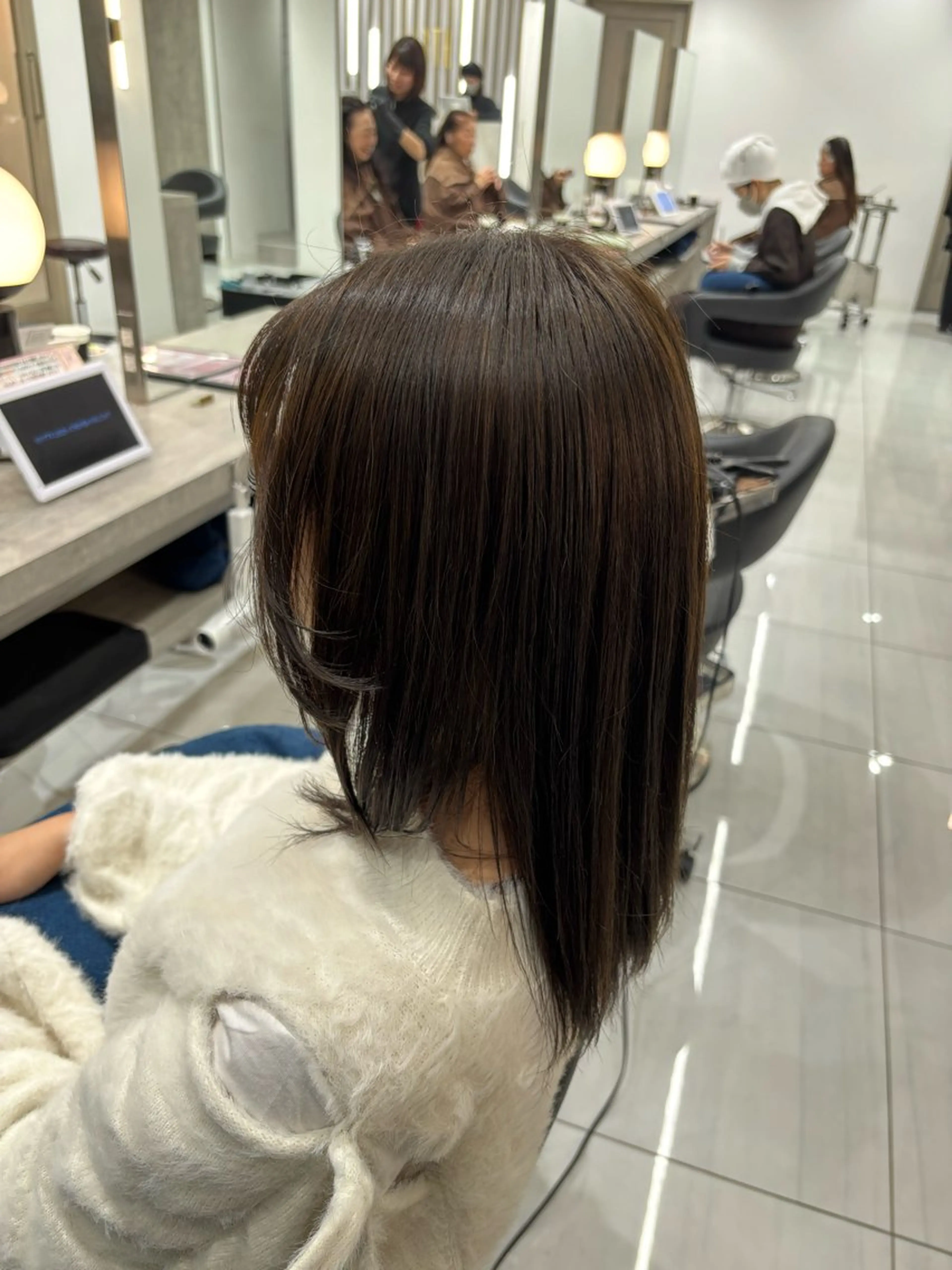 セミロング カラー ブリーチ 縮毛矯正 ヘアカラー 縮毛矯正 EARTH艶髪 ストレートharuのヘアスタイル