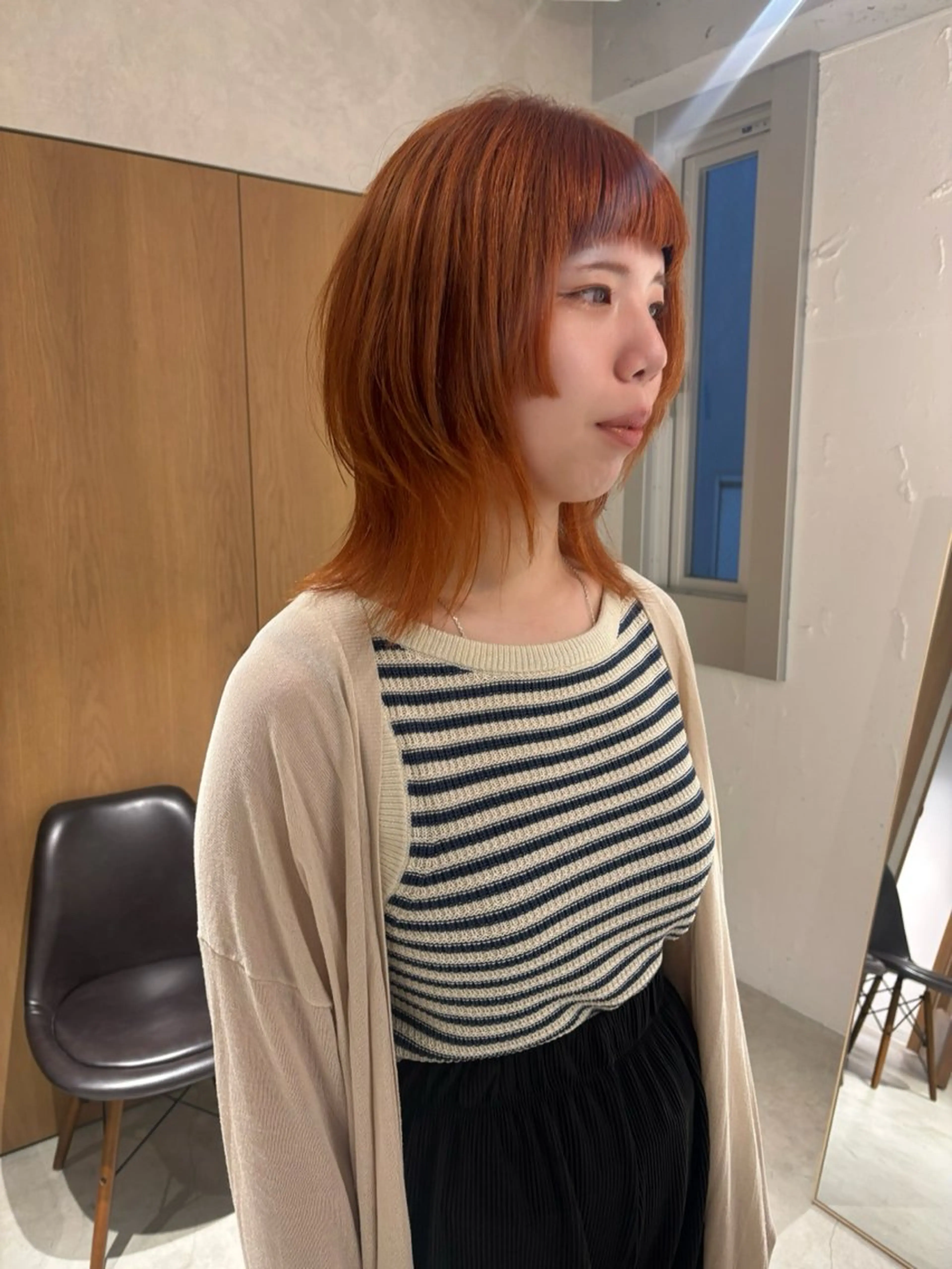 ミディアム カラー ミディアムパーマ アッシュ ベージュカラー ブリーチ 透明感カラー カット ヘアカラー トリートメント mei｜顔まわり ×透明感カラーのヘアスタイル