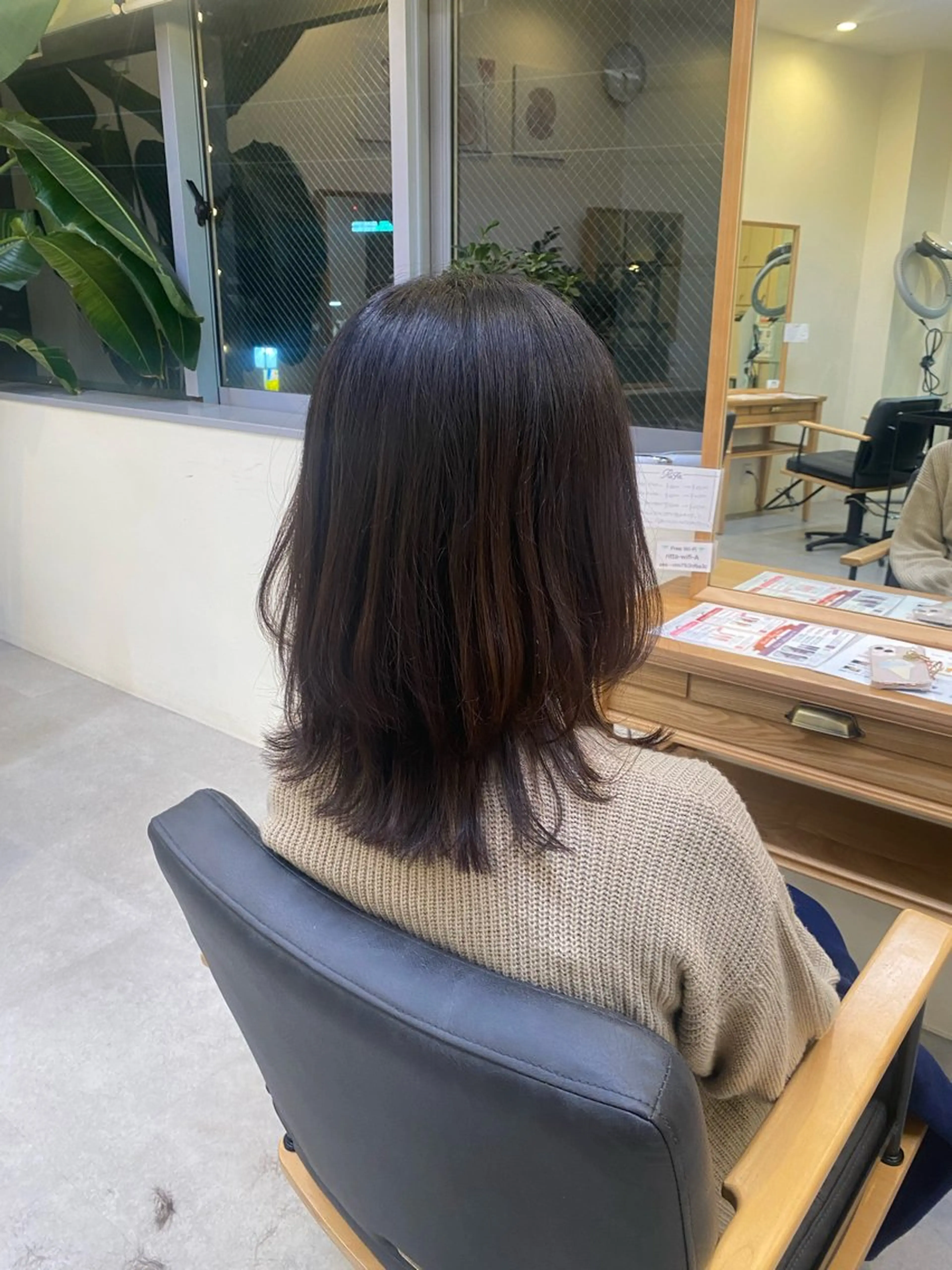 ミディアム 勝海 絢音のヘアスタイル