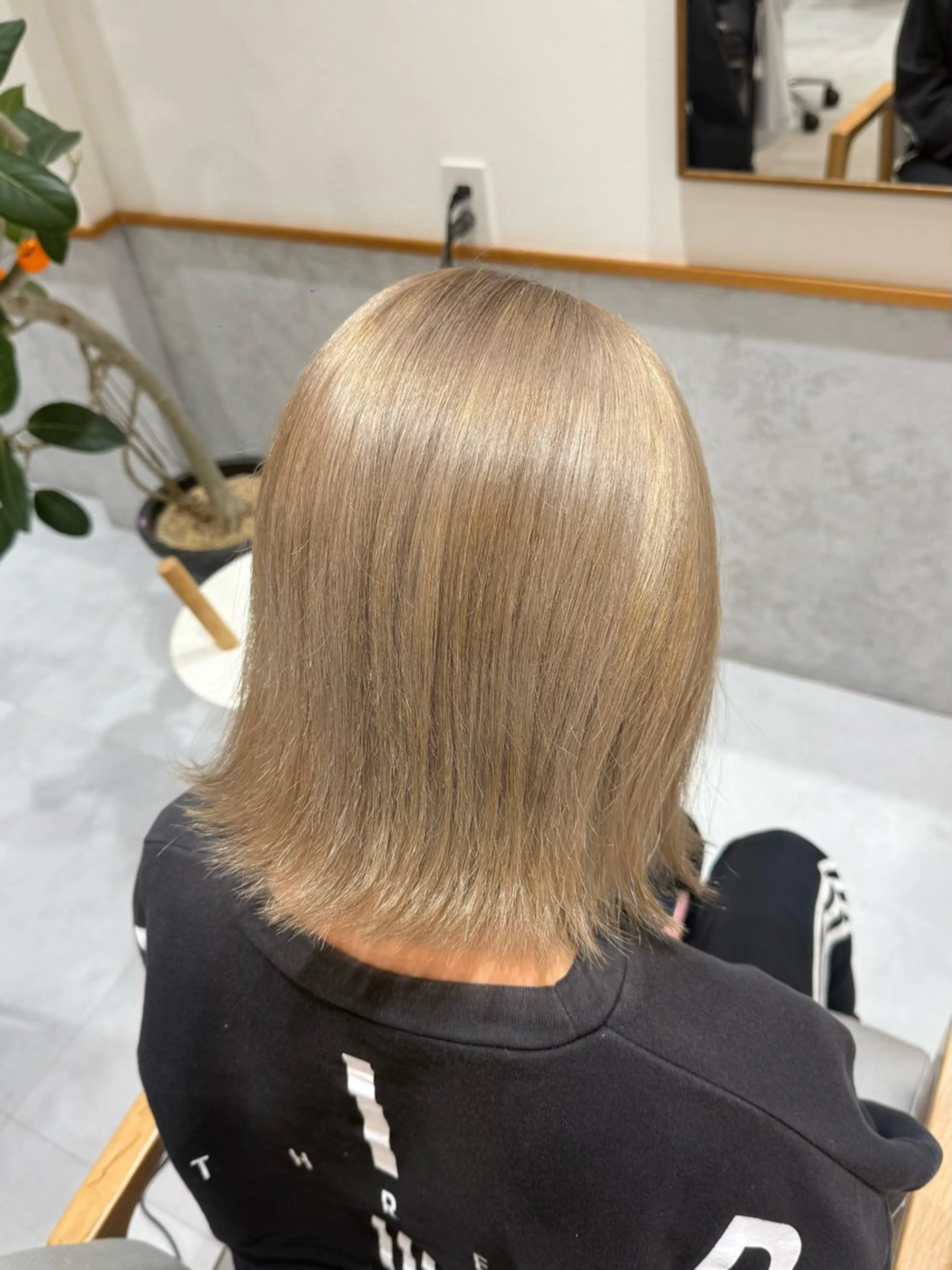 ショート カラー ブリーチ ヘアカラー NAGASHIMA RINAのヘアスタイル