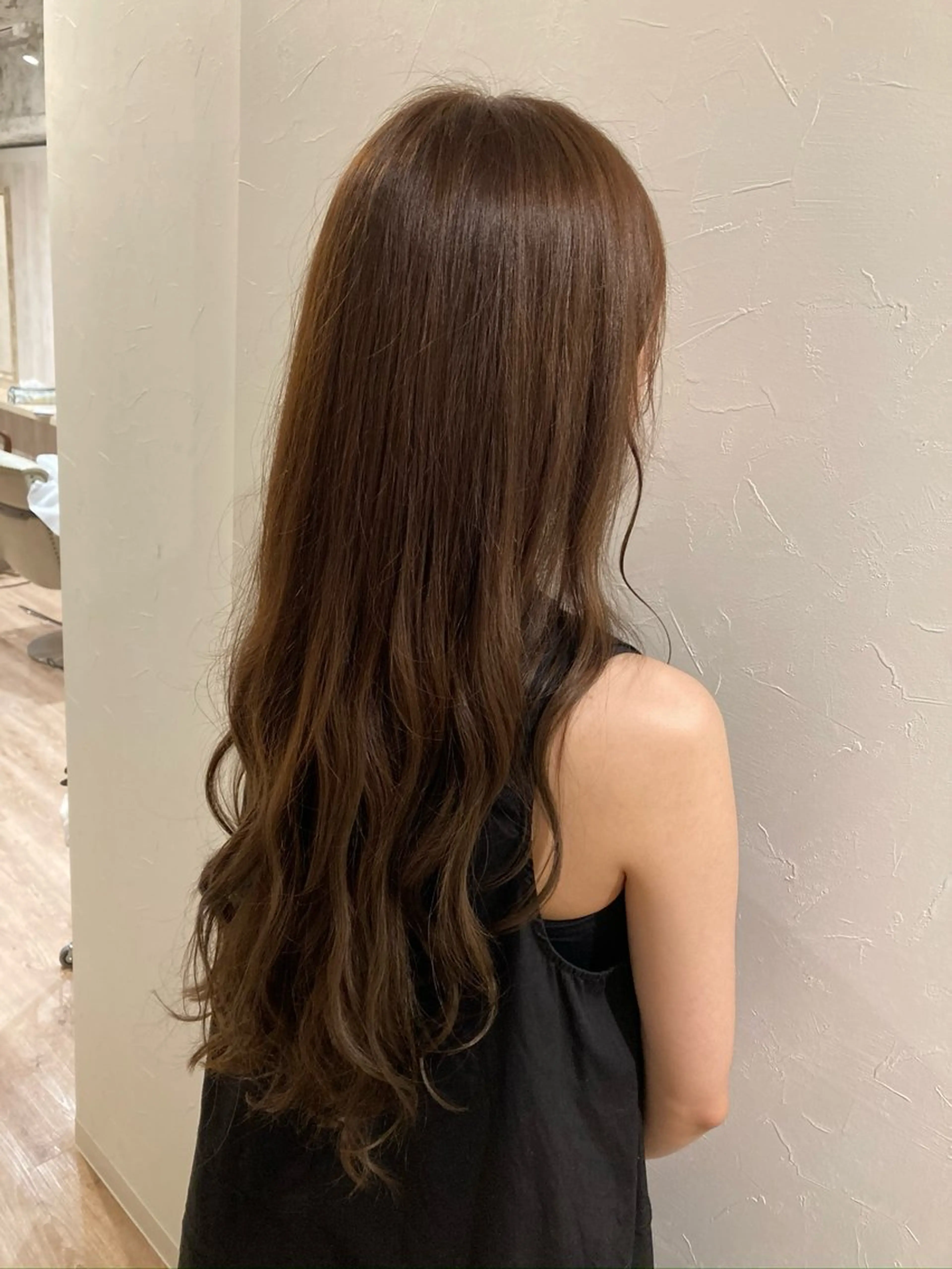 ロング カラー ベージュカラー ラテベージュ ヘアカラー トリートメント TELA HAIR南流山店所属・TELA HAIR Annaのヘアスタイル