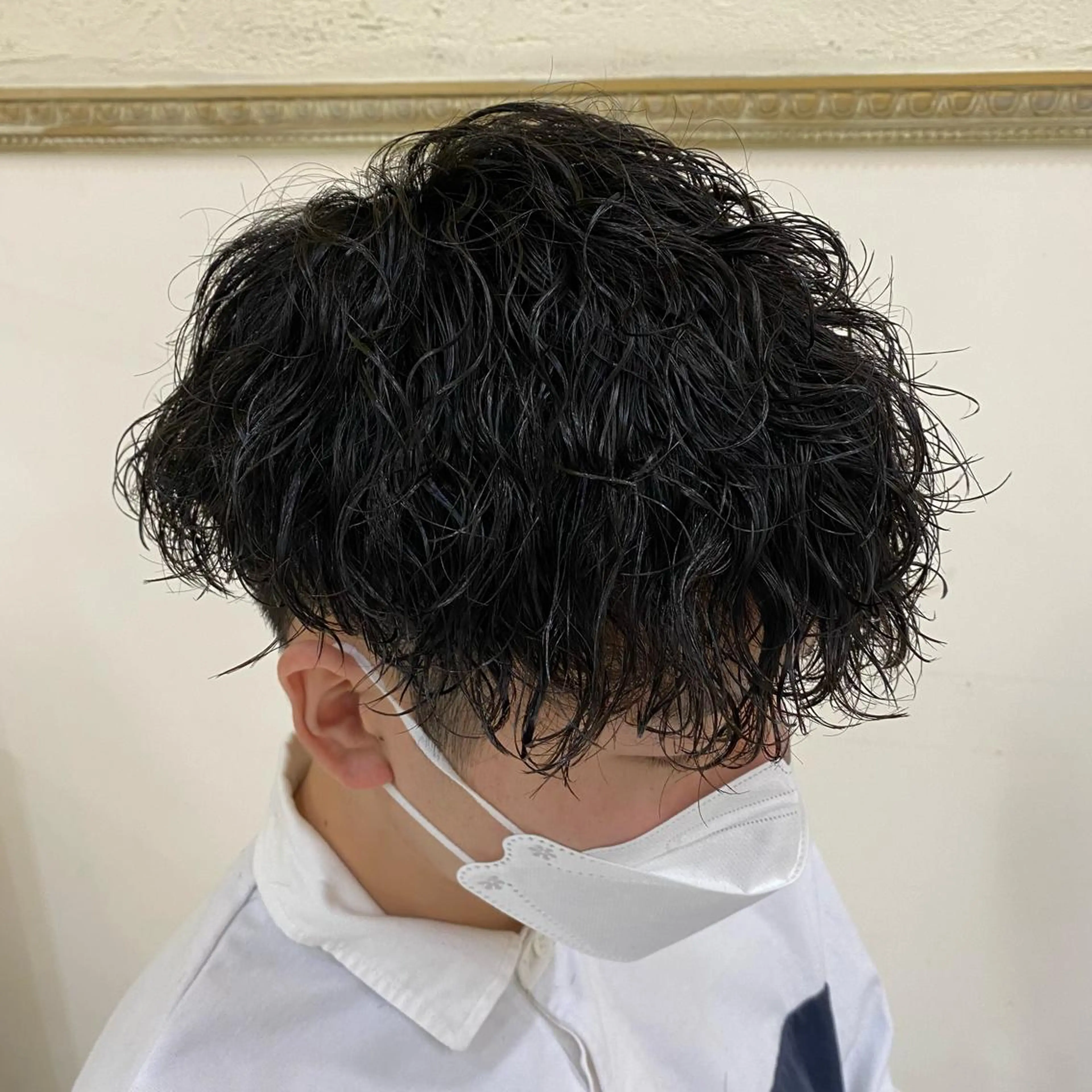 パーマ メンズ メンズパーマ 波巻きパーマ カット パーマ 三ノ宮フェザーパーマ 蕃本 啓利のヘアスタイル