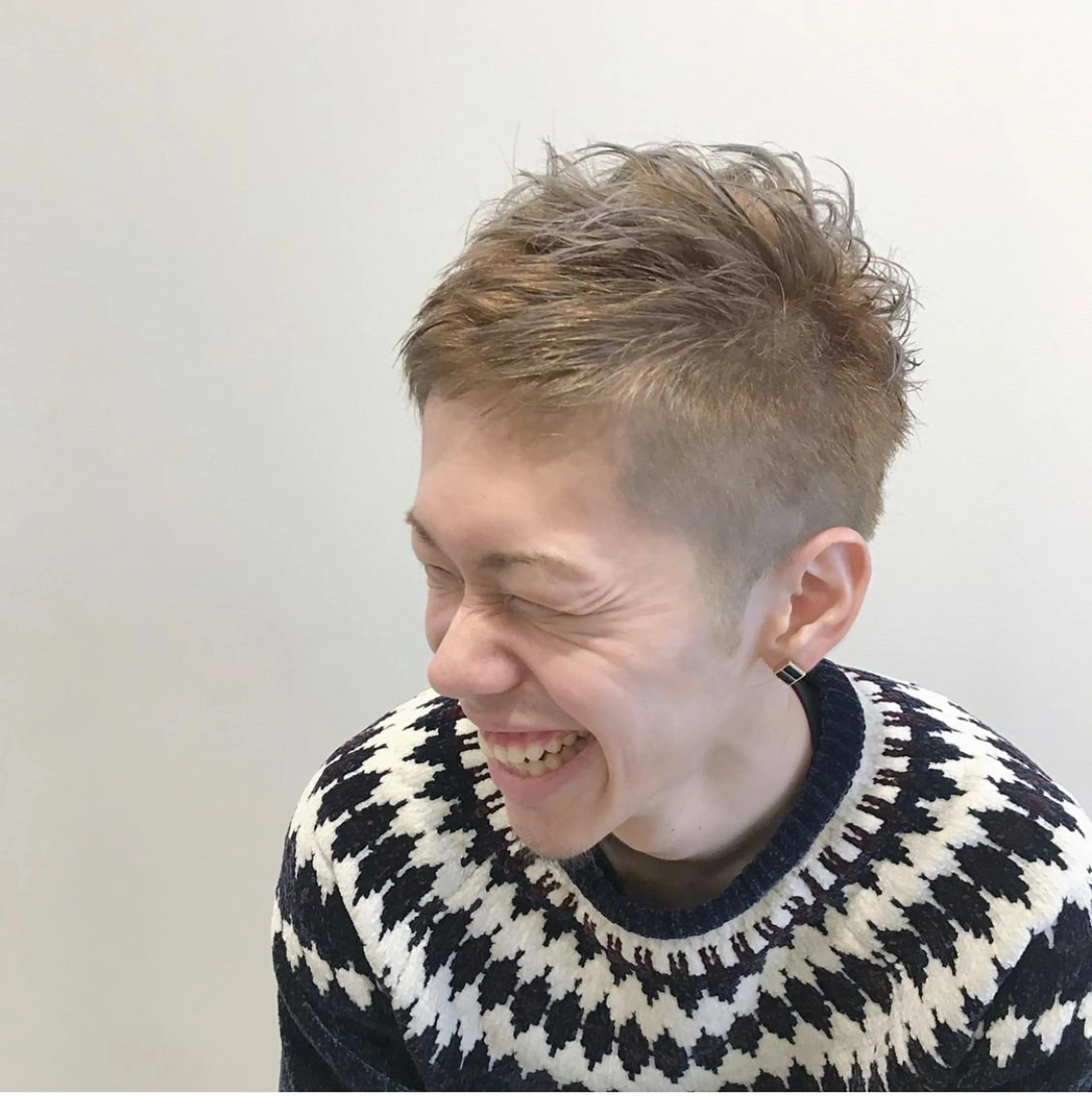 ショート カラー メンズ ダブルカラー AND THE BRICKS所属・AND THE BRICKS北川珠紀の眉毛・アイブロウイメージ