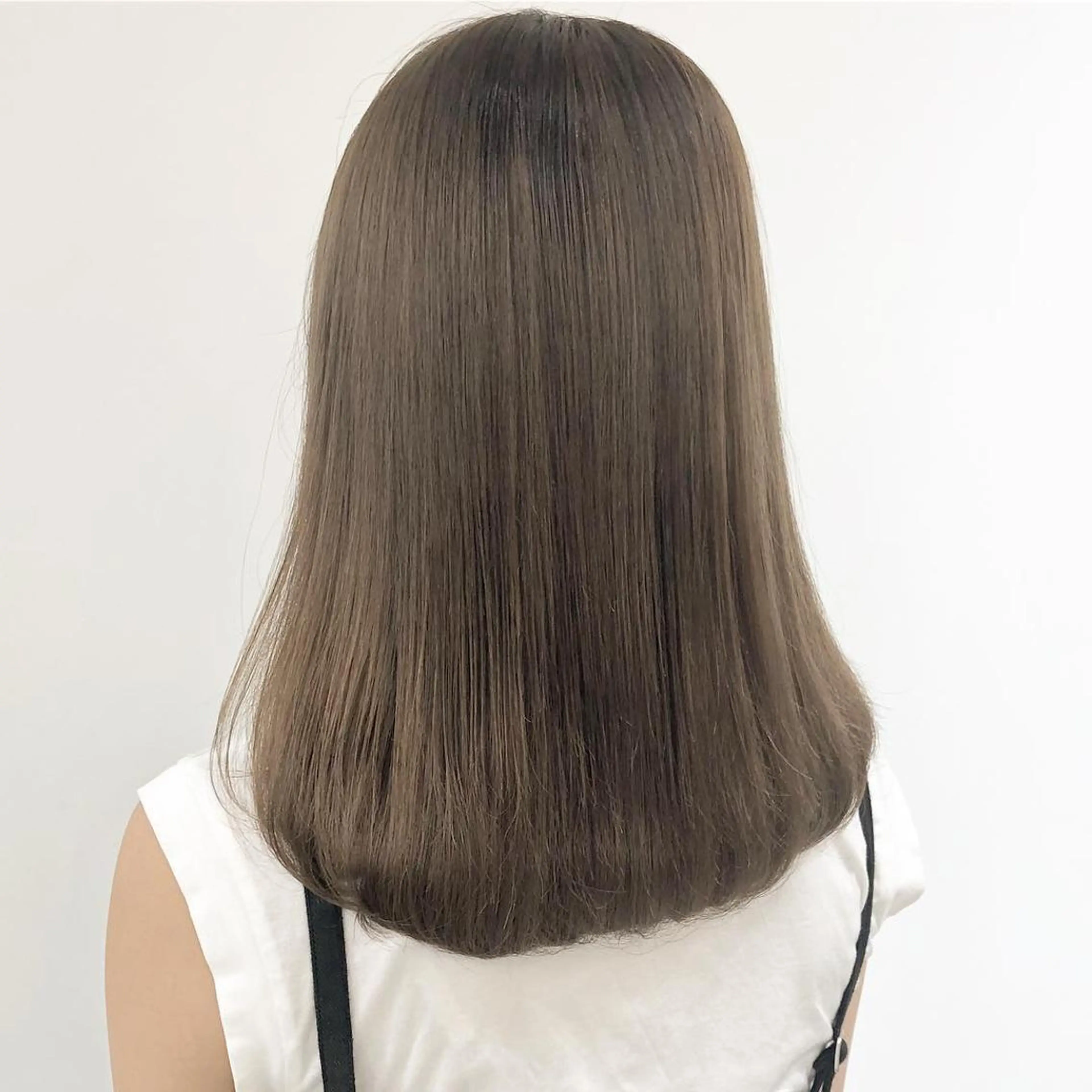 カラー フォギーグレージュ グレージュ モリ タカユキ🌵のヘアスタイル