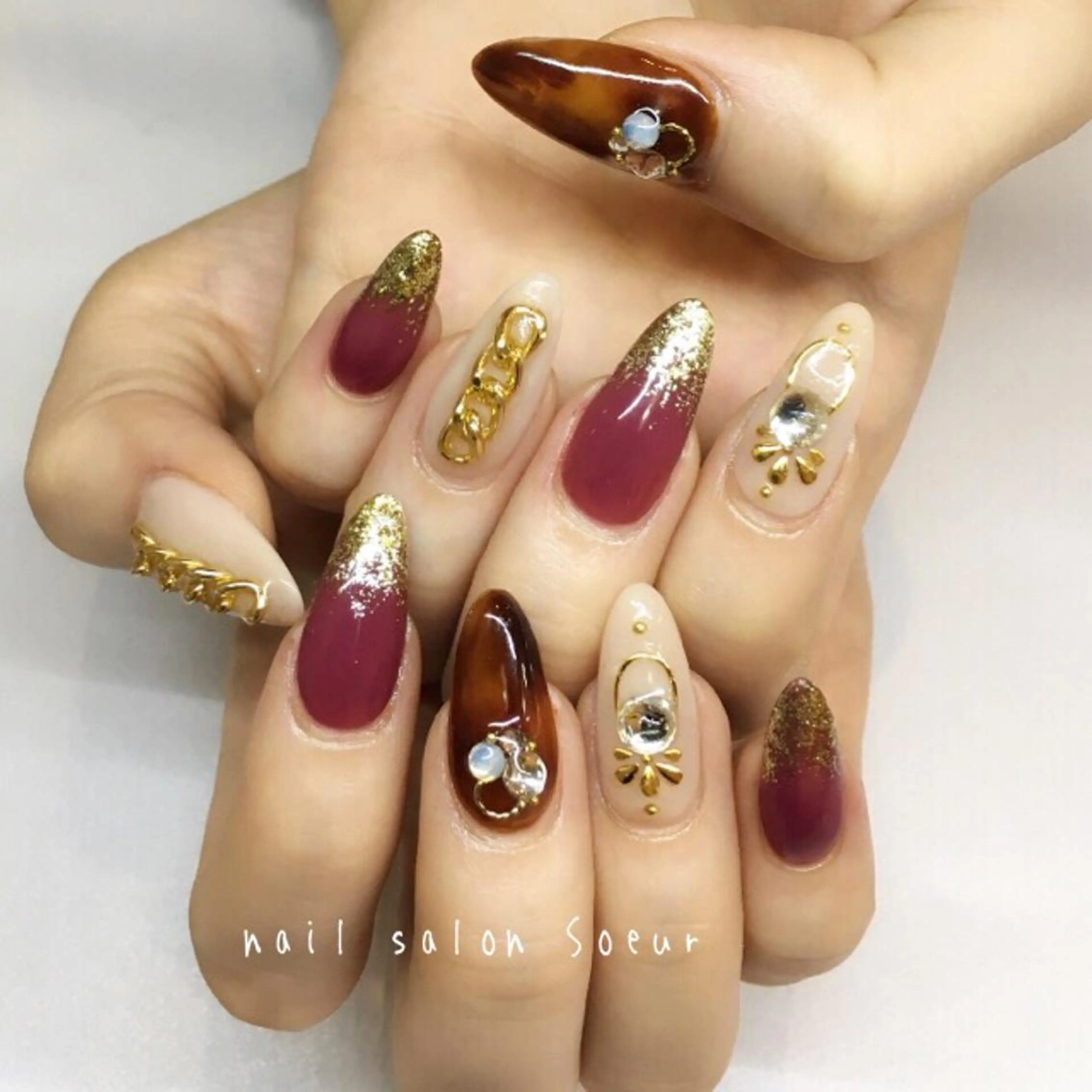 ネイル べっ甲ネイル ボルドー ゴールド 持ち込み スカルプネイル ハンドネイル nail salon Soeurのネイルデザイン