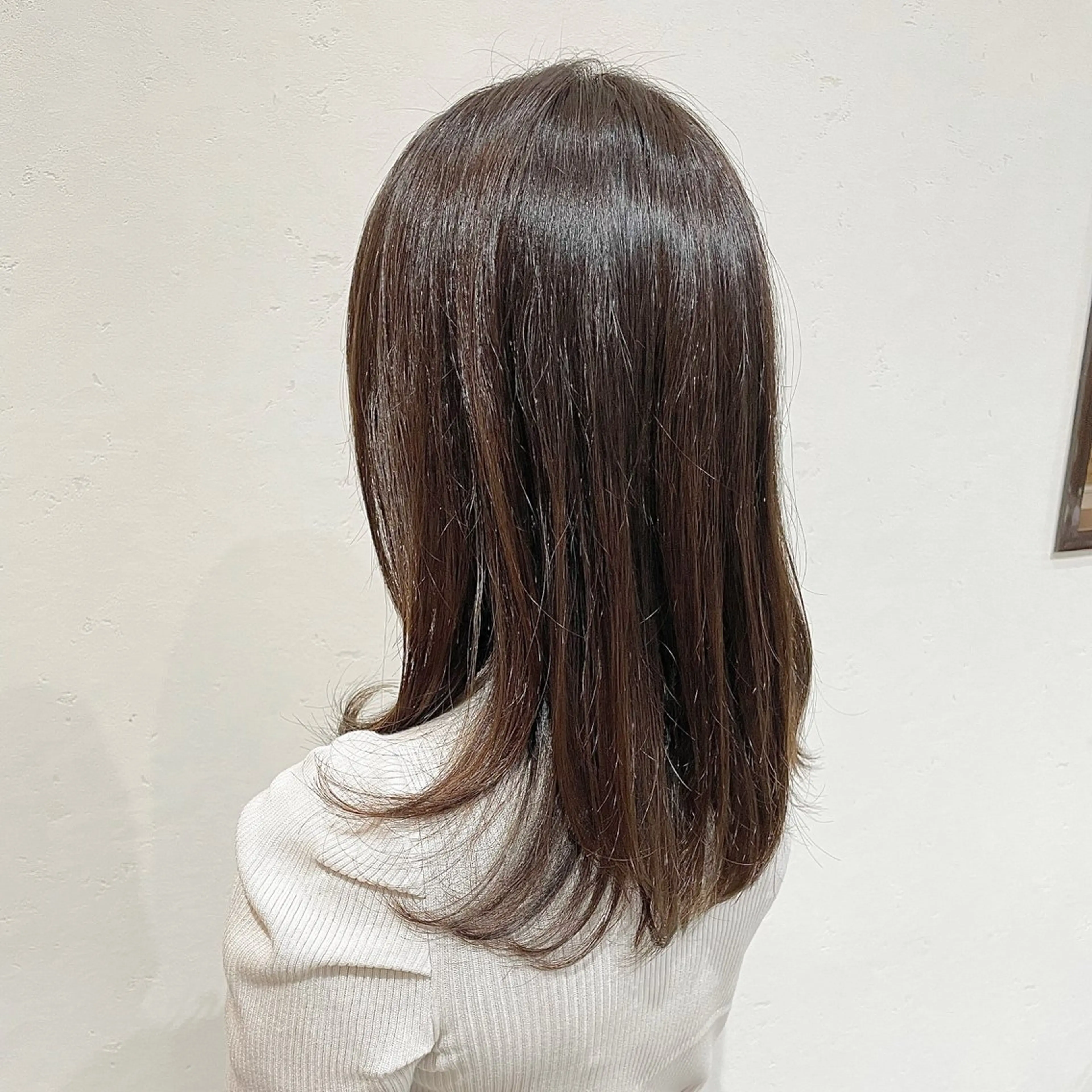 セミロング カラー 髪質改善 トリートメント カット 村上 遥香 店長スタイリストのヘアスタイル