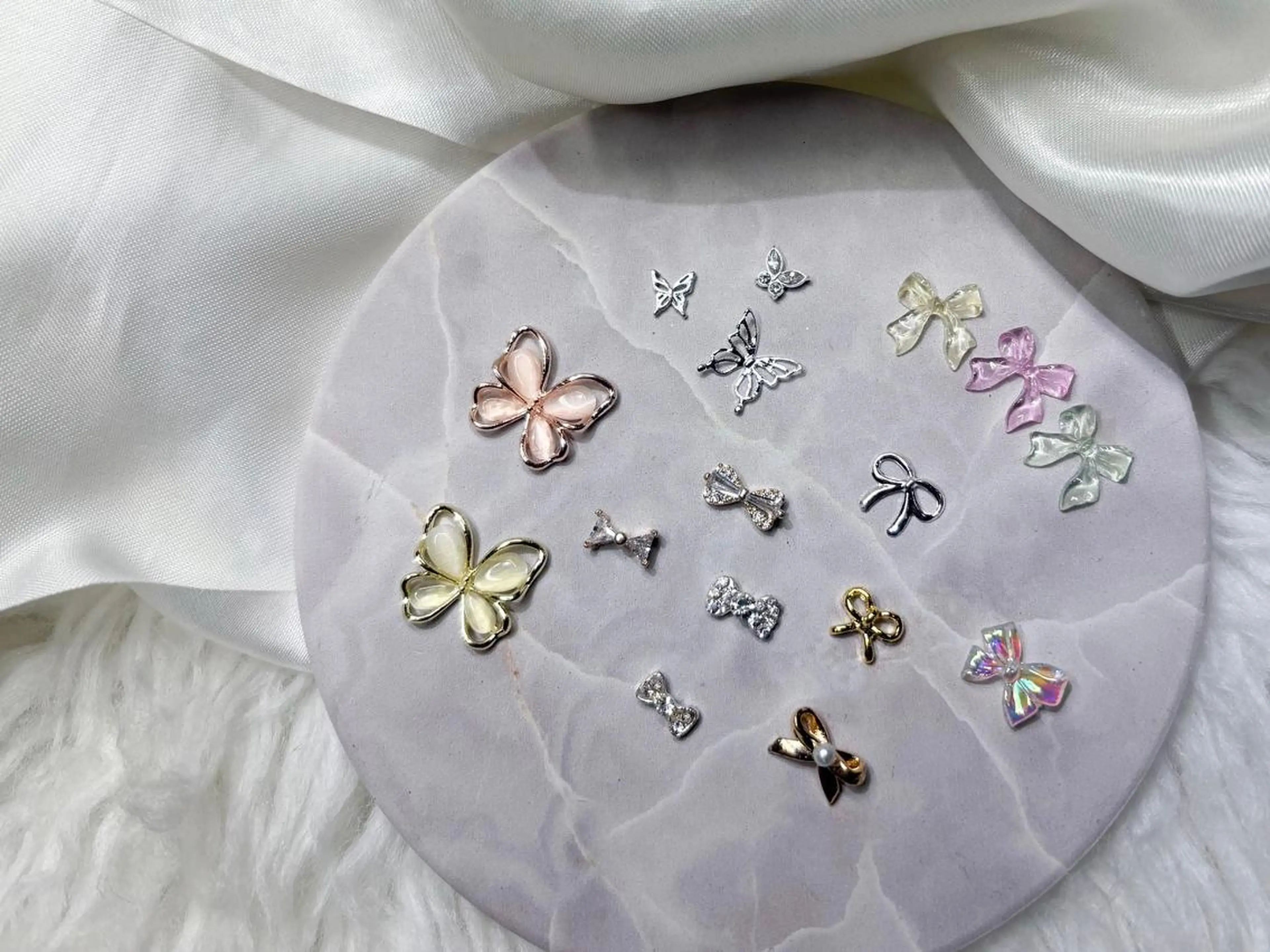 （オフ有り）🎀ワンカラー+蝶々、リボンの写真