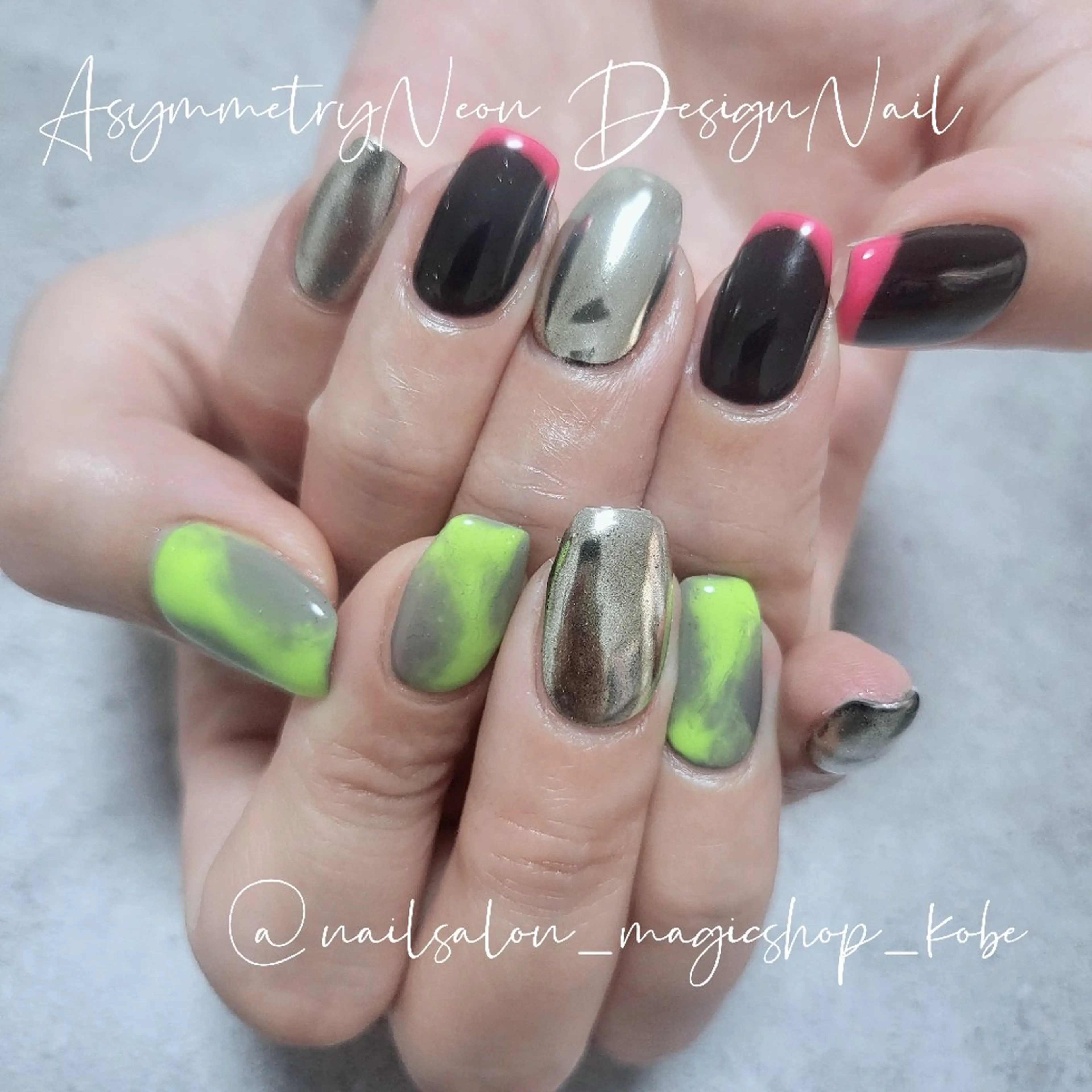 ネイル ジェルネイル ゴールド ゴージャス グリーン ミラーネイル ハンドネイル Nailsalon MagicShopのネイルデザイン