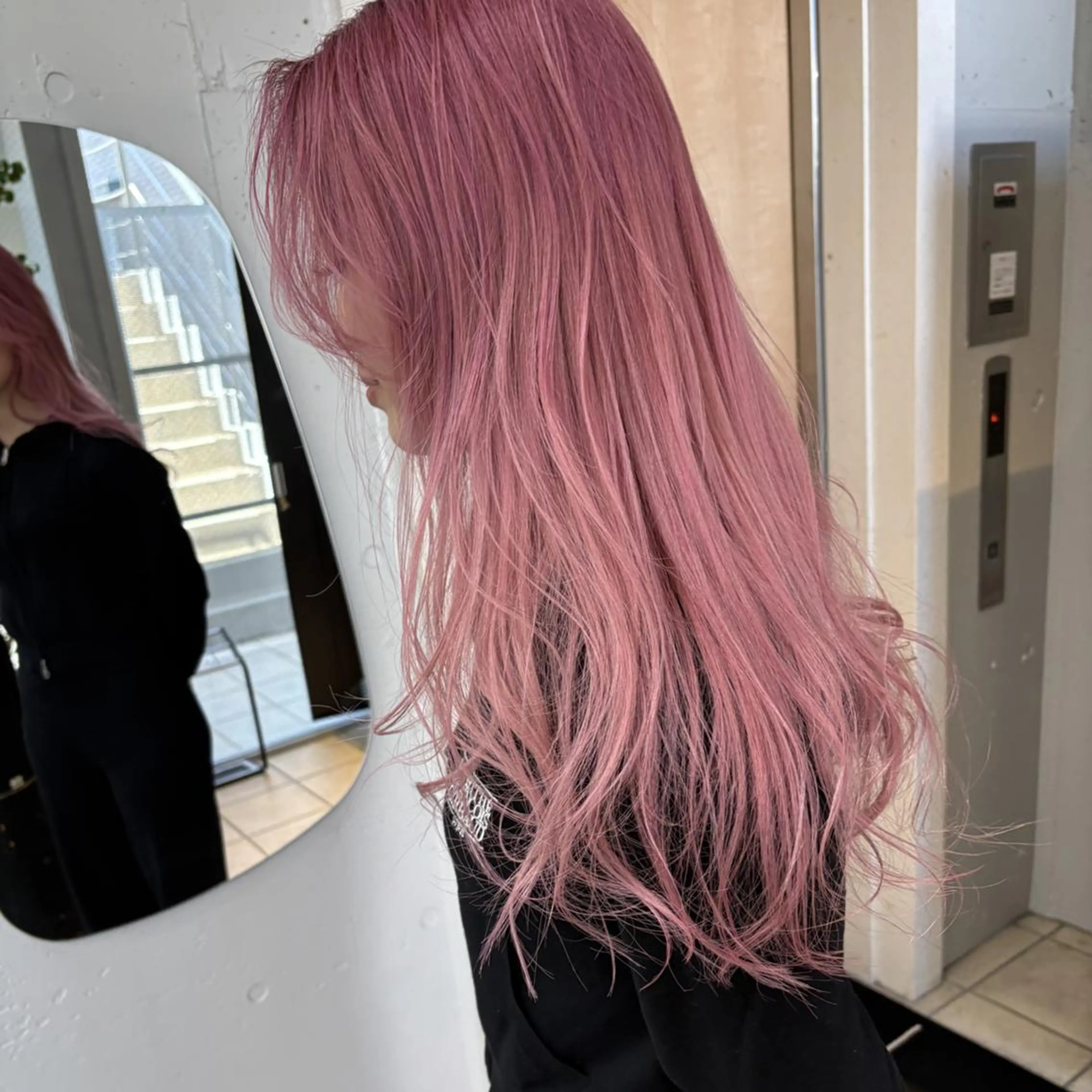 カラー セミロング ブリーチ ケアブリーチ ハイトーンカラー ピンクカラー ハイトーン😺艶 ✨ブリーチ✨透明感のヘアスタイル