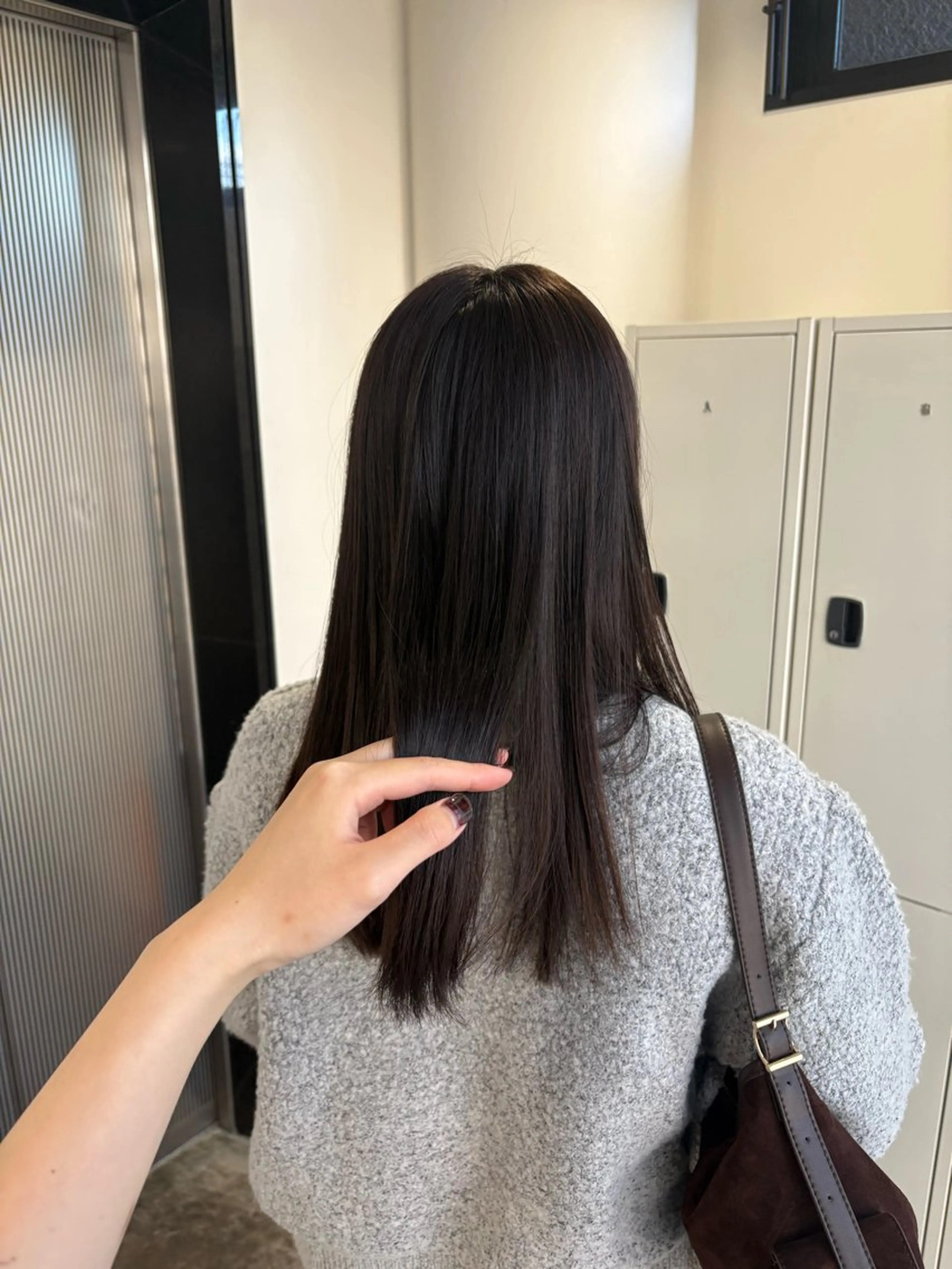 セミロング カラー ブラウンカラー オリーブブラウン カット ヘアカラー Jr.スタイリスト ヨシノヒメカのヘアスタイル