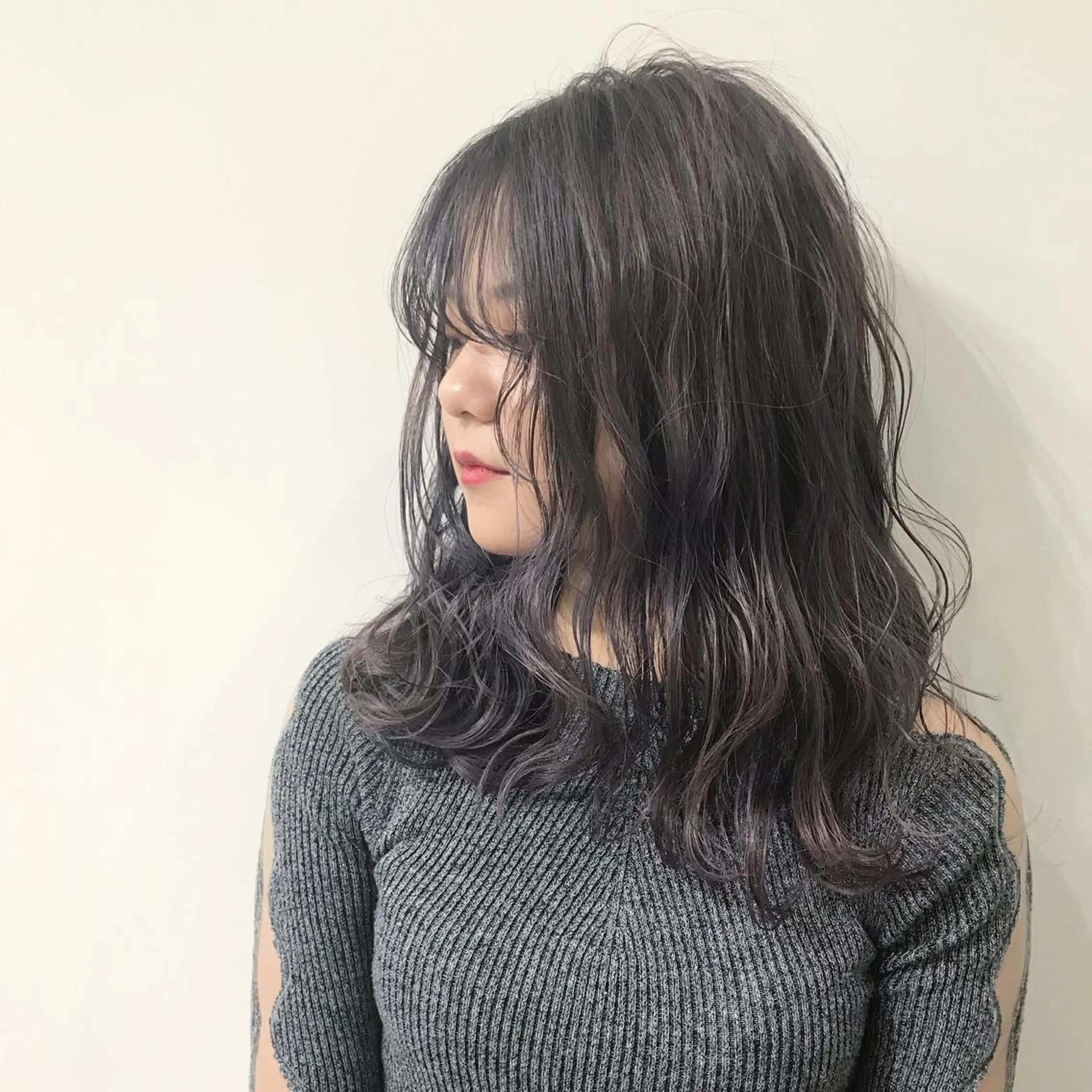 ロング カラー アッシュ パープルカラー パープルアッシュ ヘアカラー トリートメント レイヤー/顔周り /AKARIのヘアスタイル