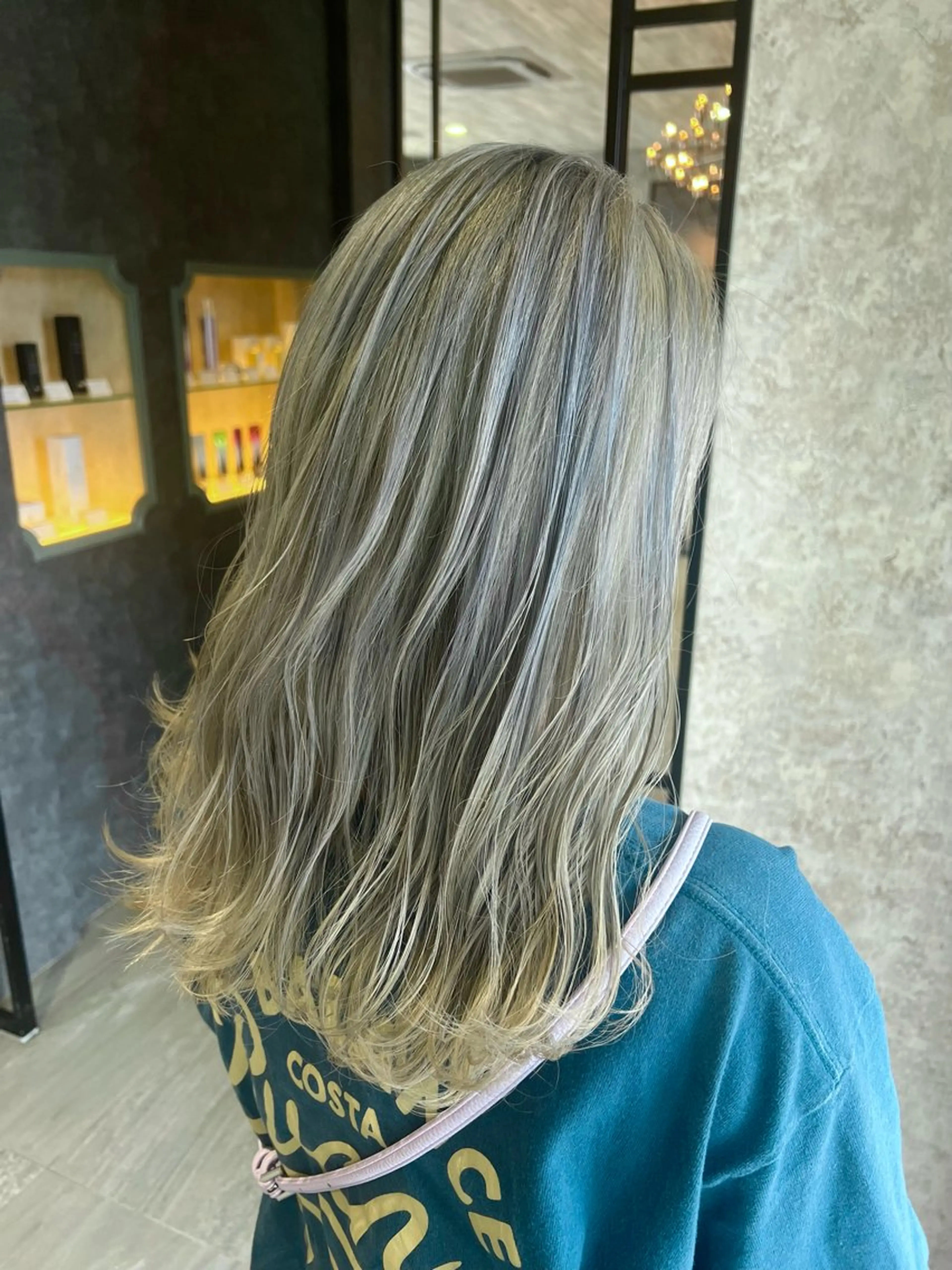 セミロング カラー 池田 真理のヘアスタイル